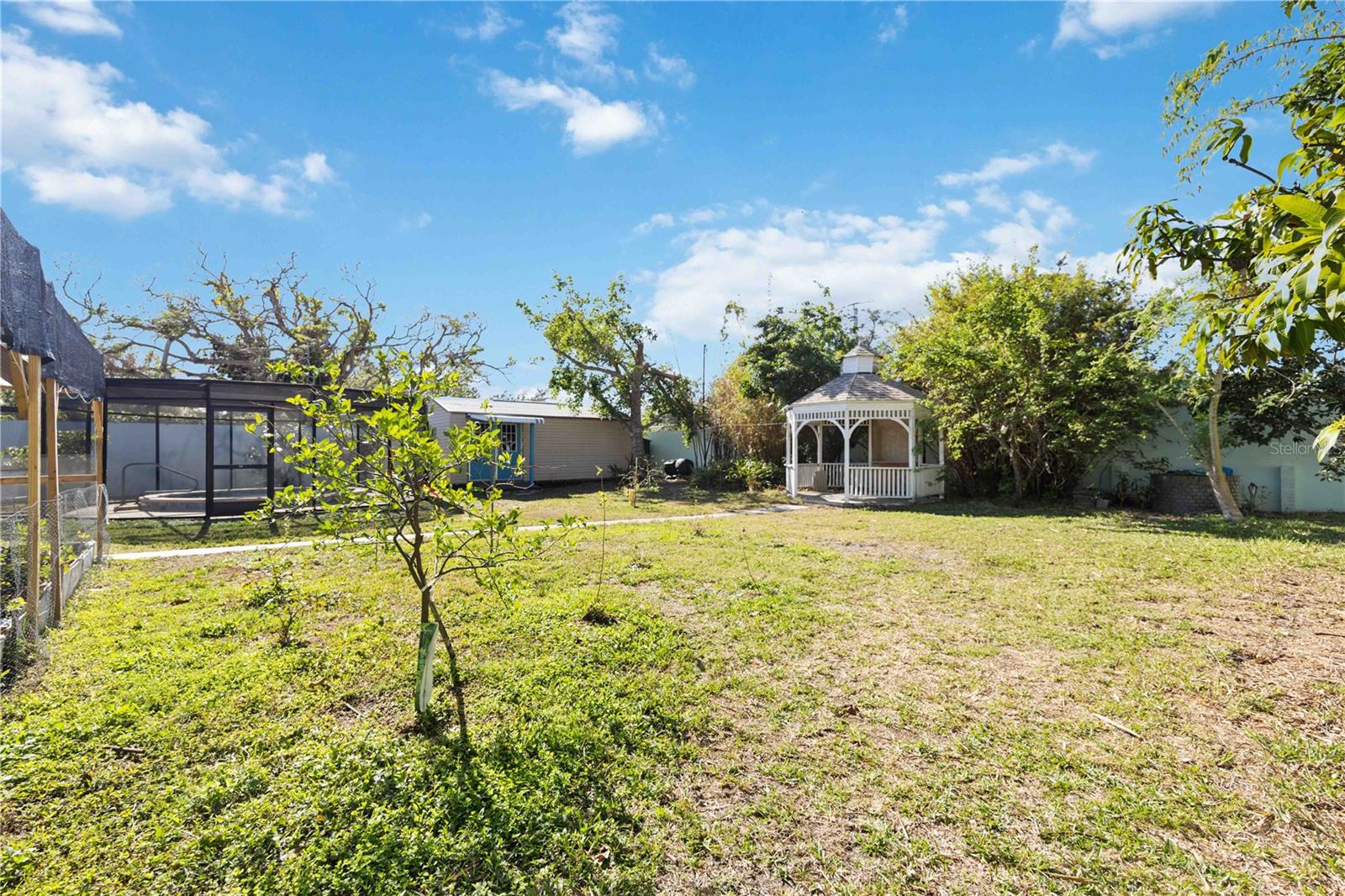 SHERWOOD ESTATES - Residential