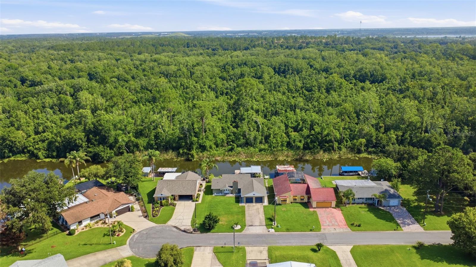 LAKE HARRIS SHORES - Residential