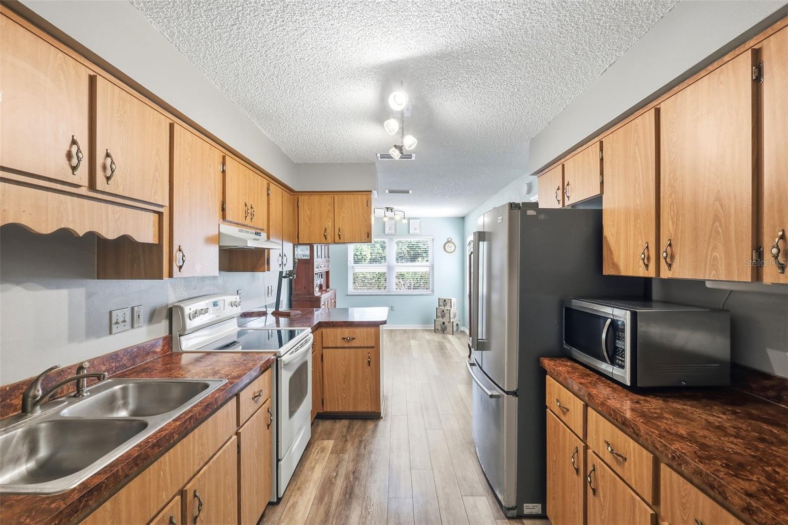 LAKE HARRIS SHORES - Residential