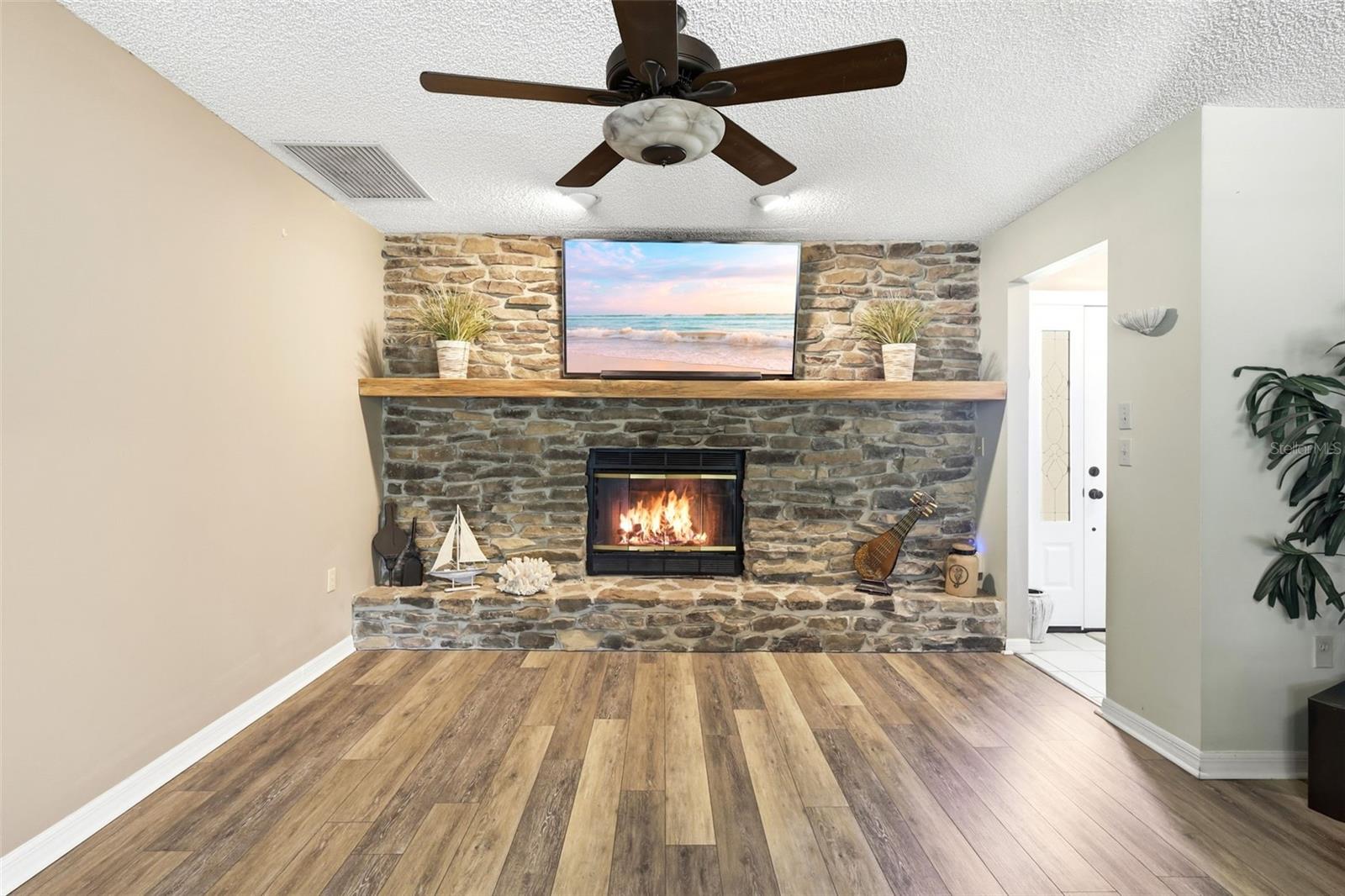 LAKE HARRIS SHORES - Residential