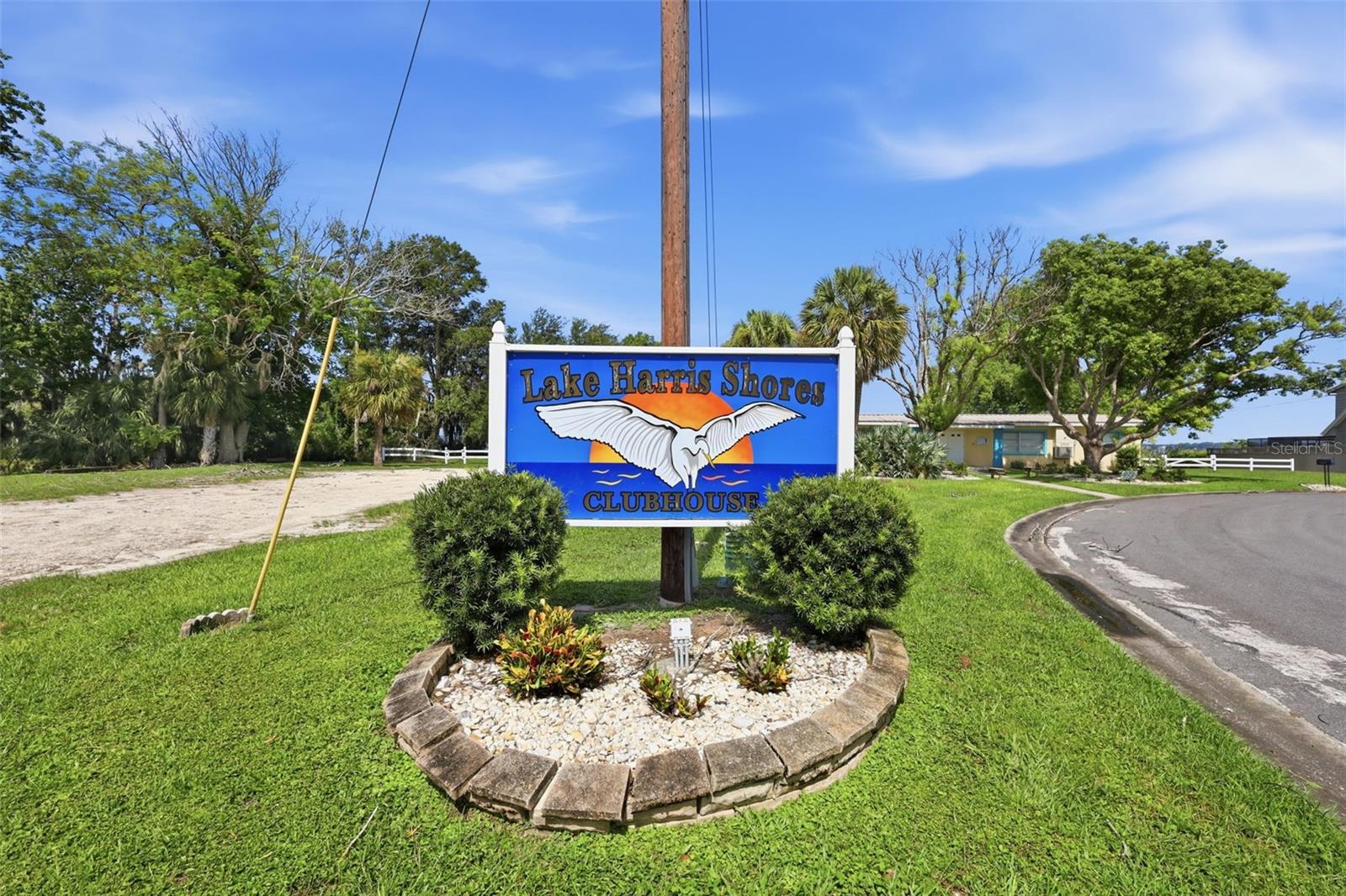 LAKE HARRIS SHORES - Residential