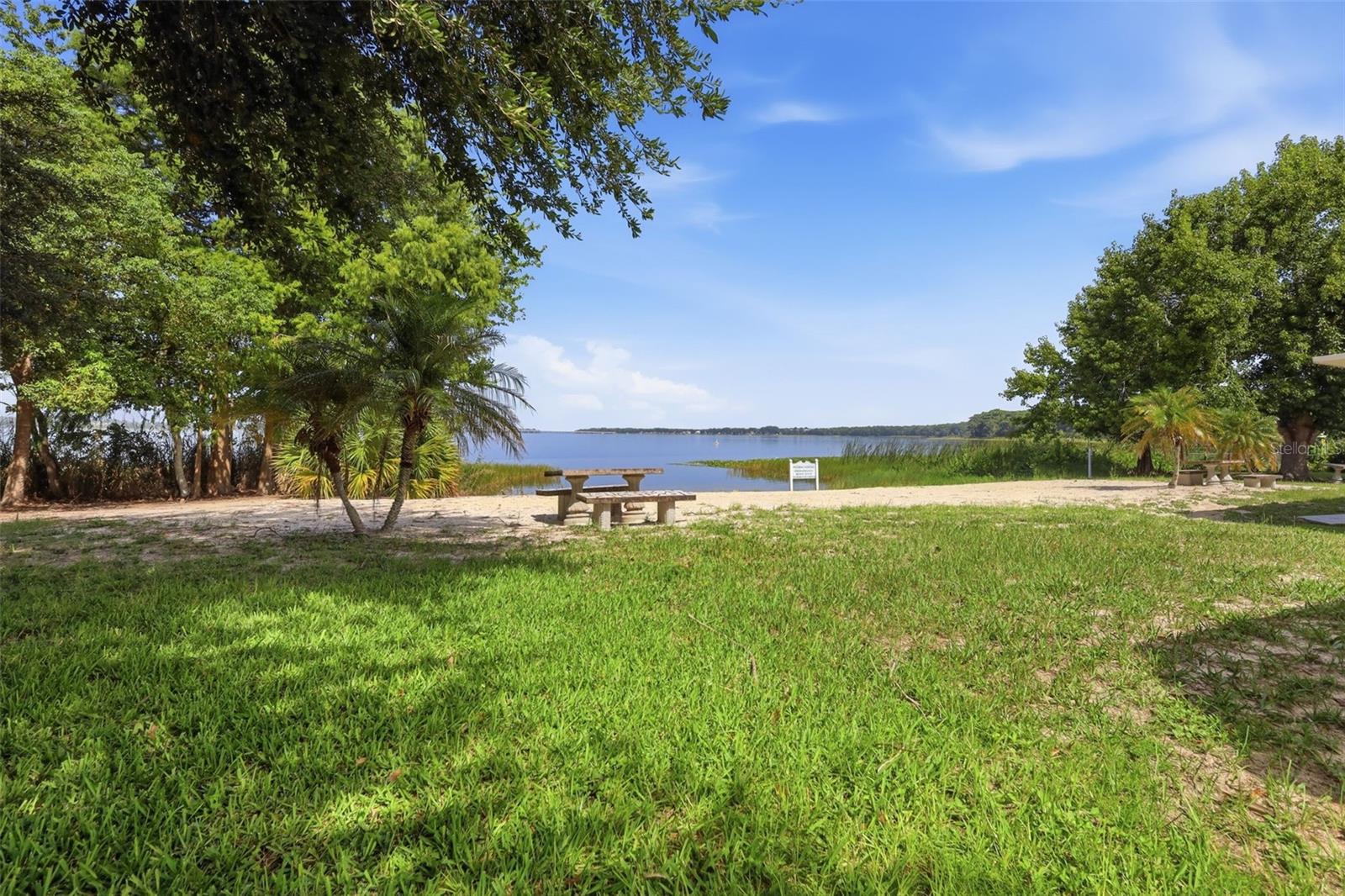 LAKE HARRIS SHORES - Residential