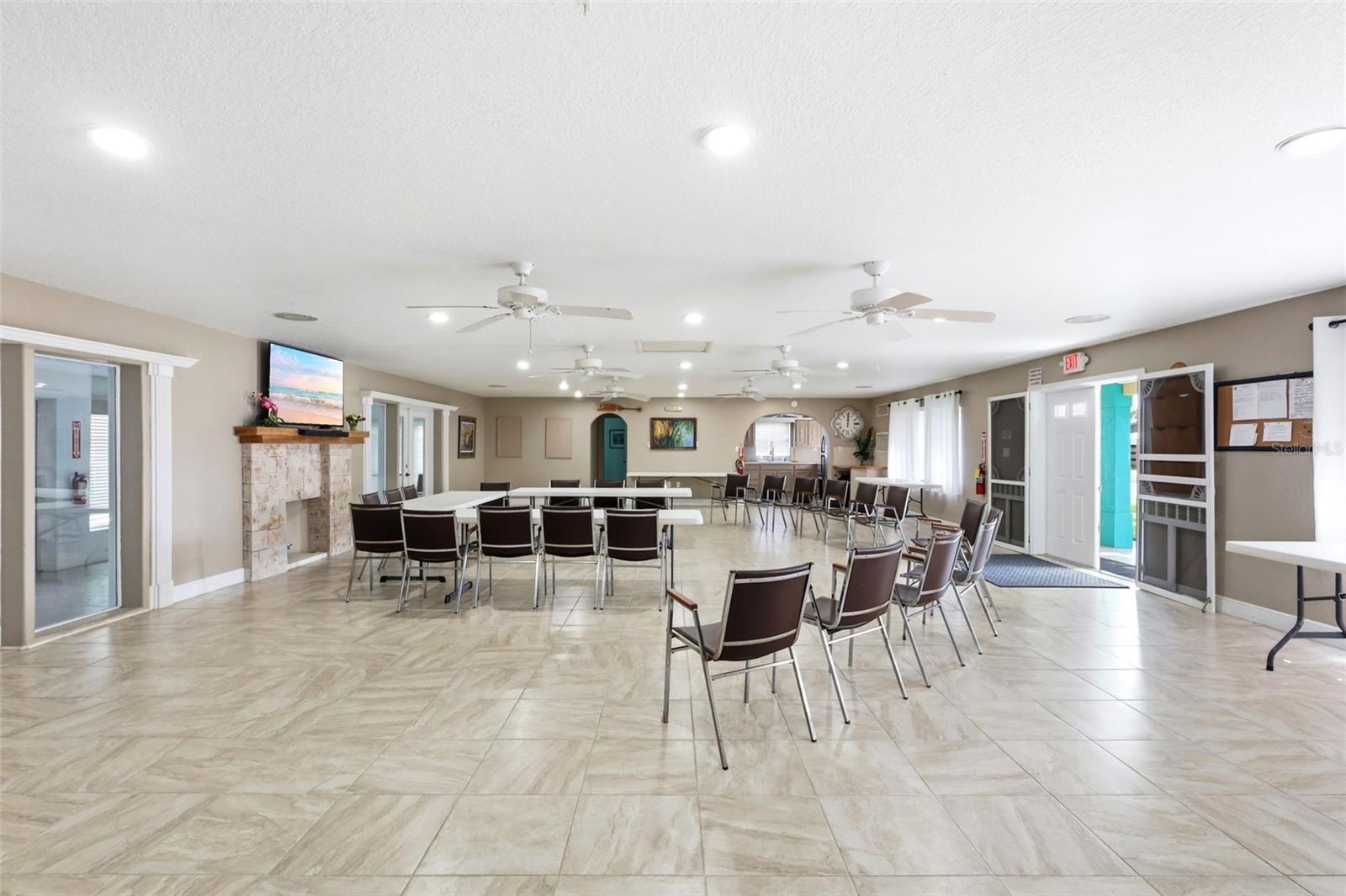 LAKE HARRIS SHORES - Residential