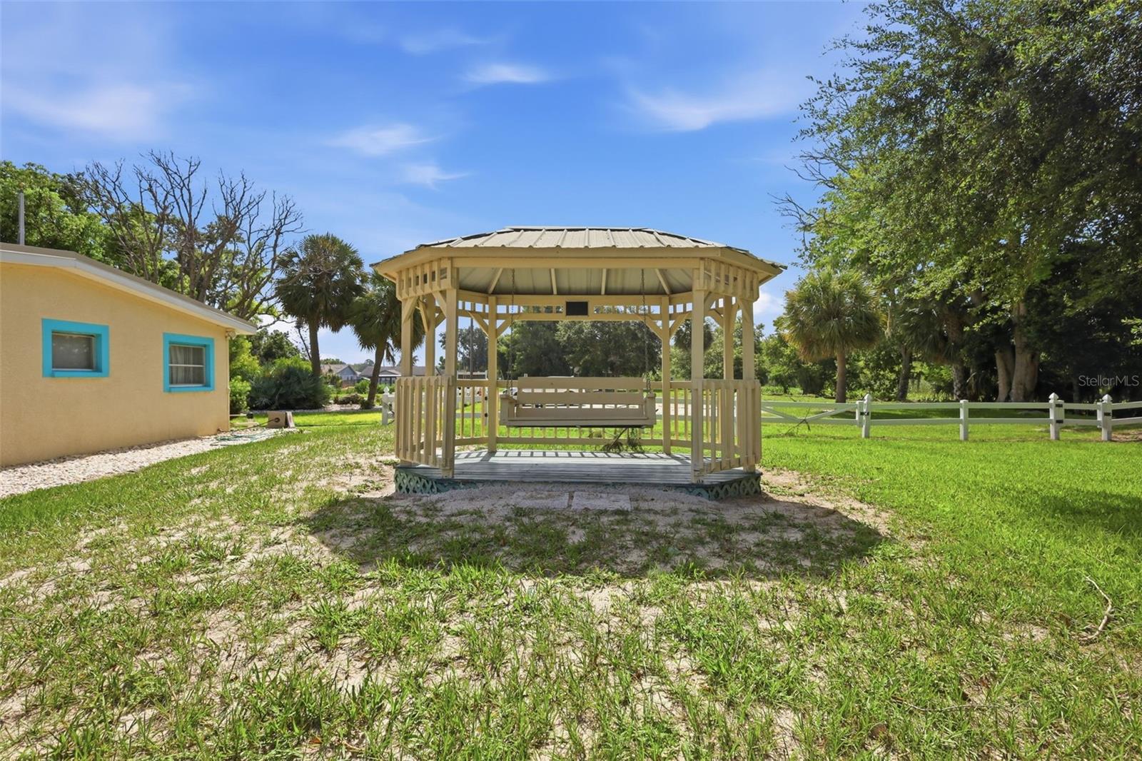 LAKE HARRIS SHORES - Residential
