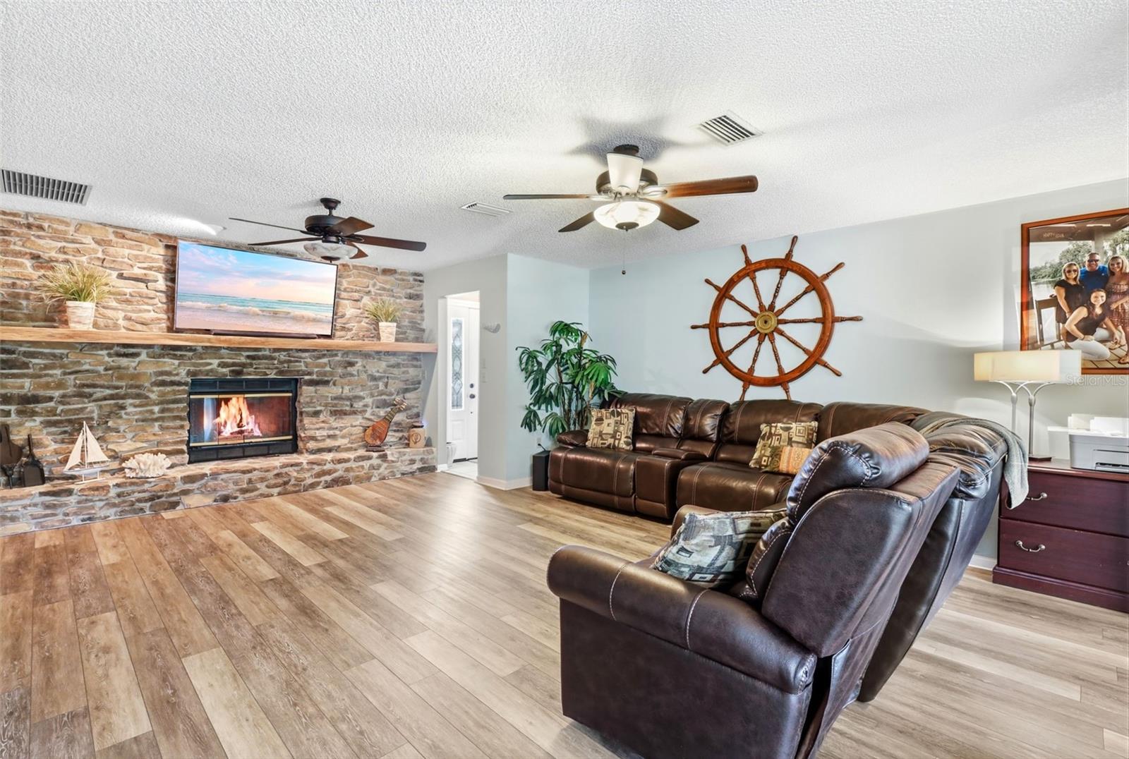 LAKE HARRIS SHORES - Residential