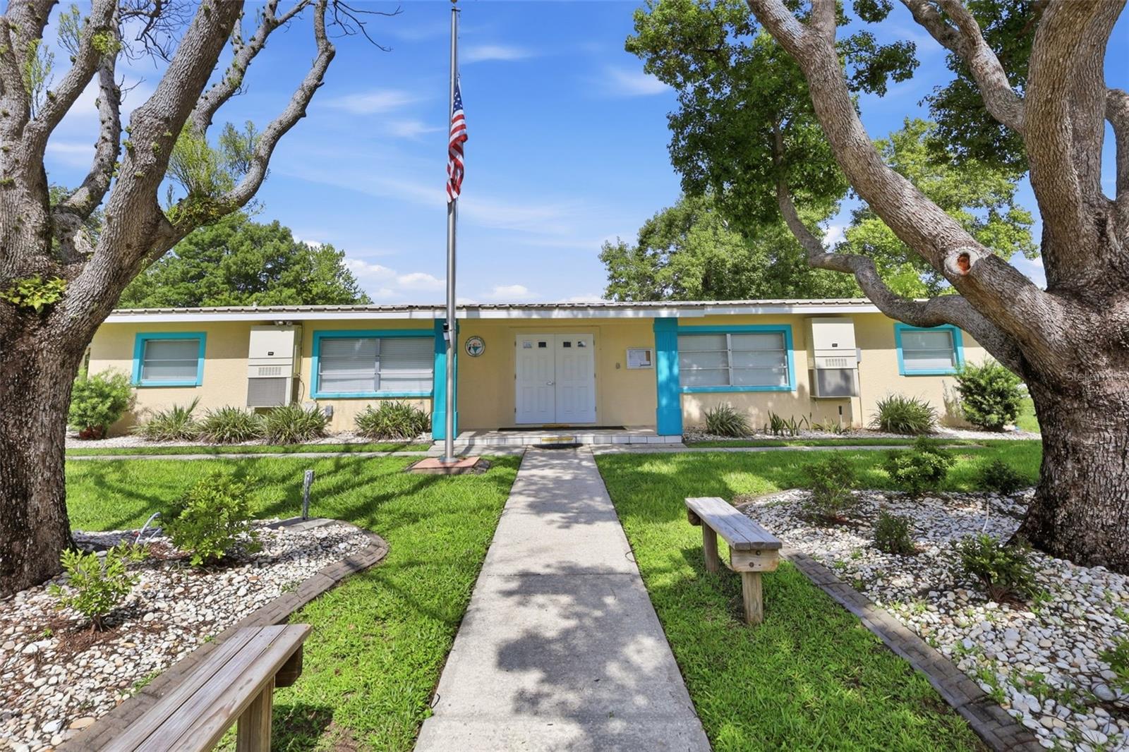 LAKE HARRIS SHORES - Residential