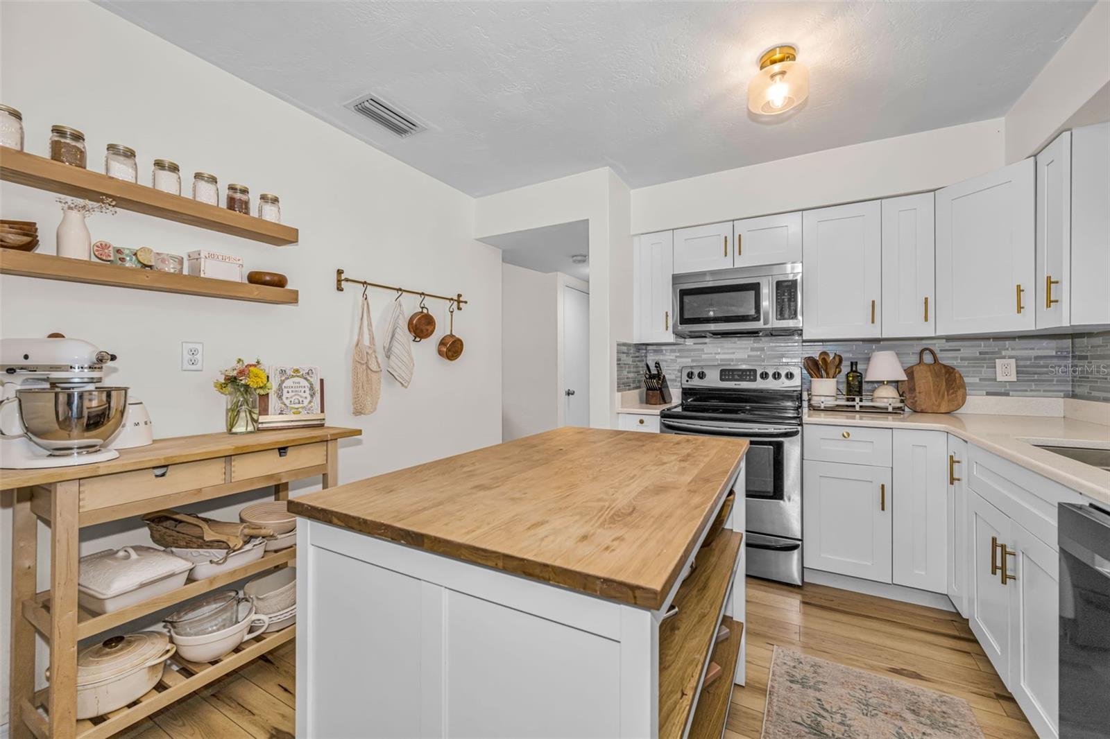 TERESA GARDENS - Residential