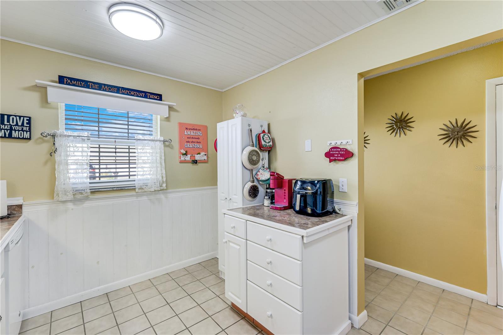MYERLEE ESQUIRE COURTS CONDO - Residential