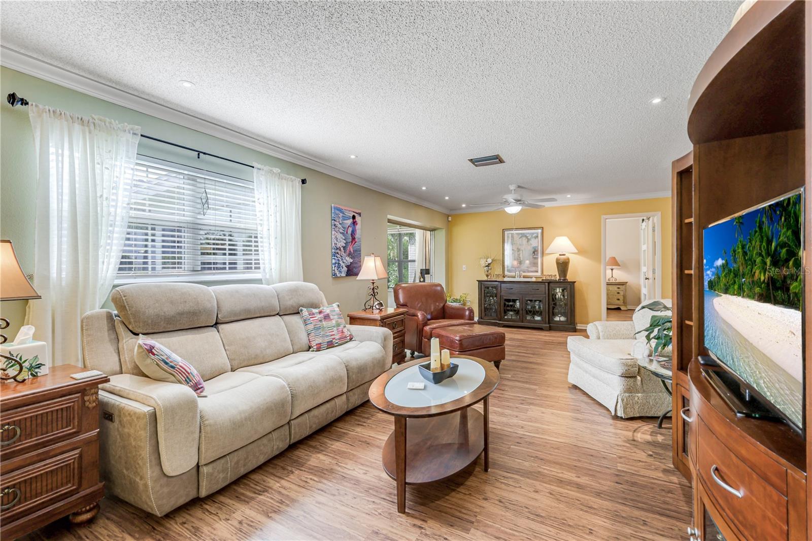 MYERLEE ESQUIRE COURTS CONDO - Residential