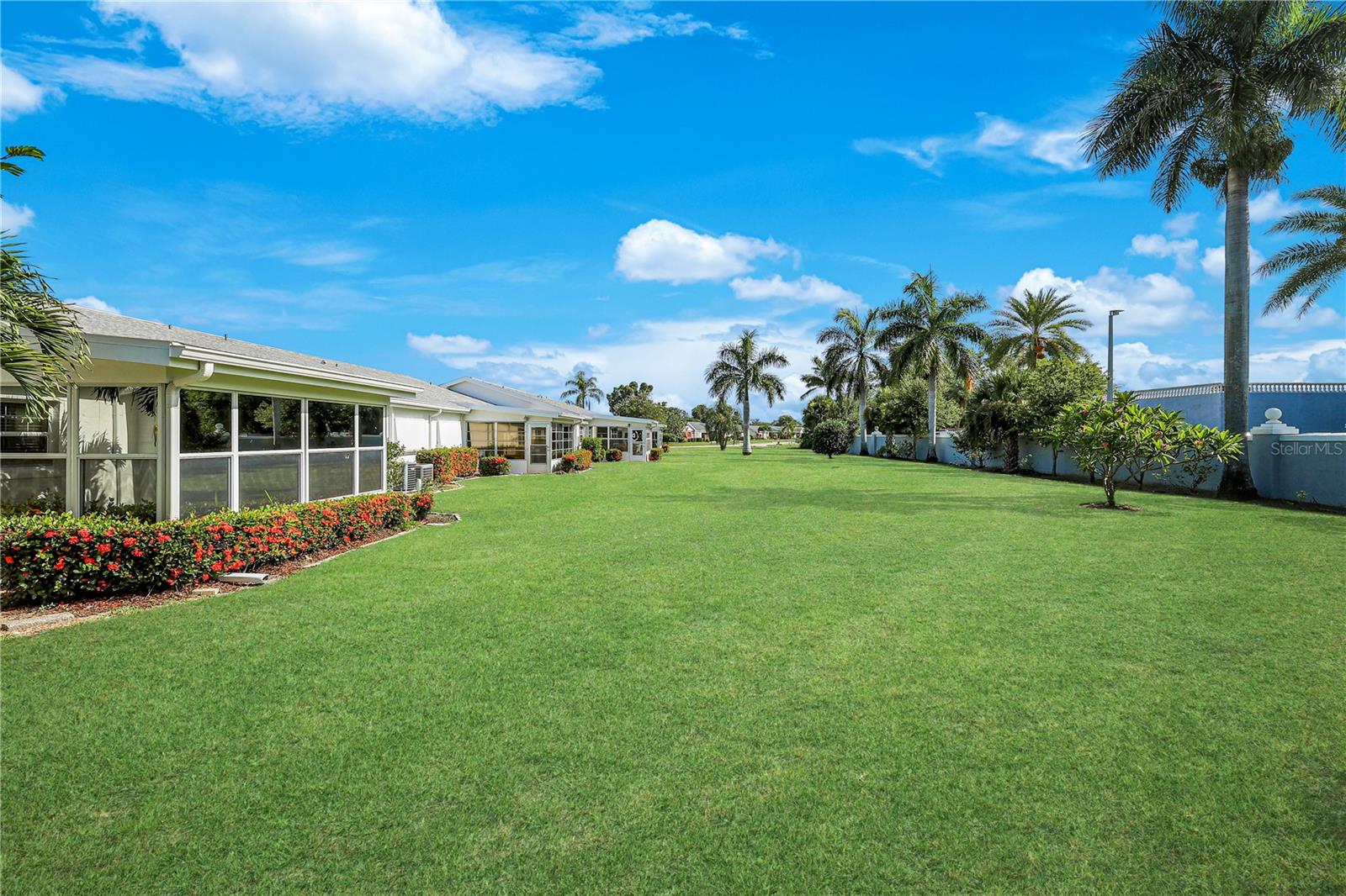 MYERLEE ESQUIRE COURTS CONDO - Residential