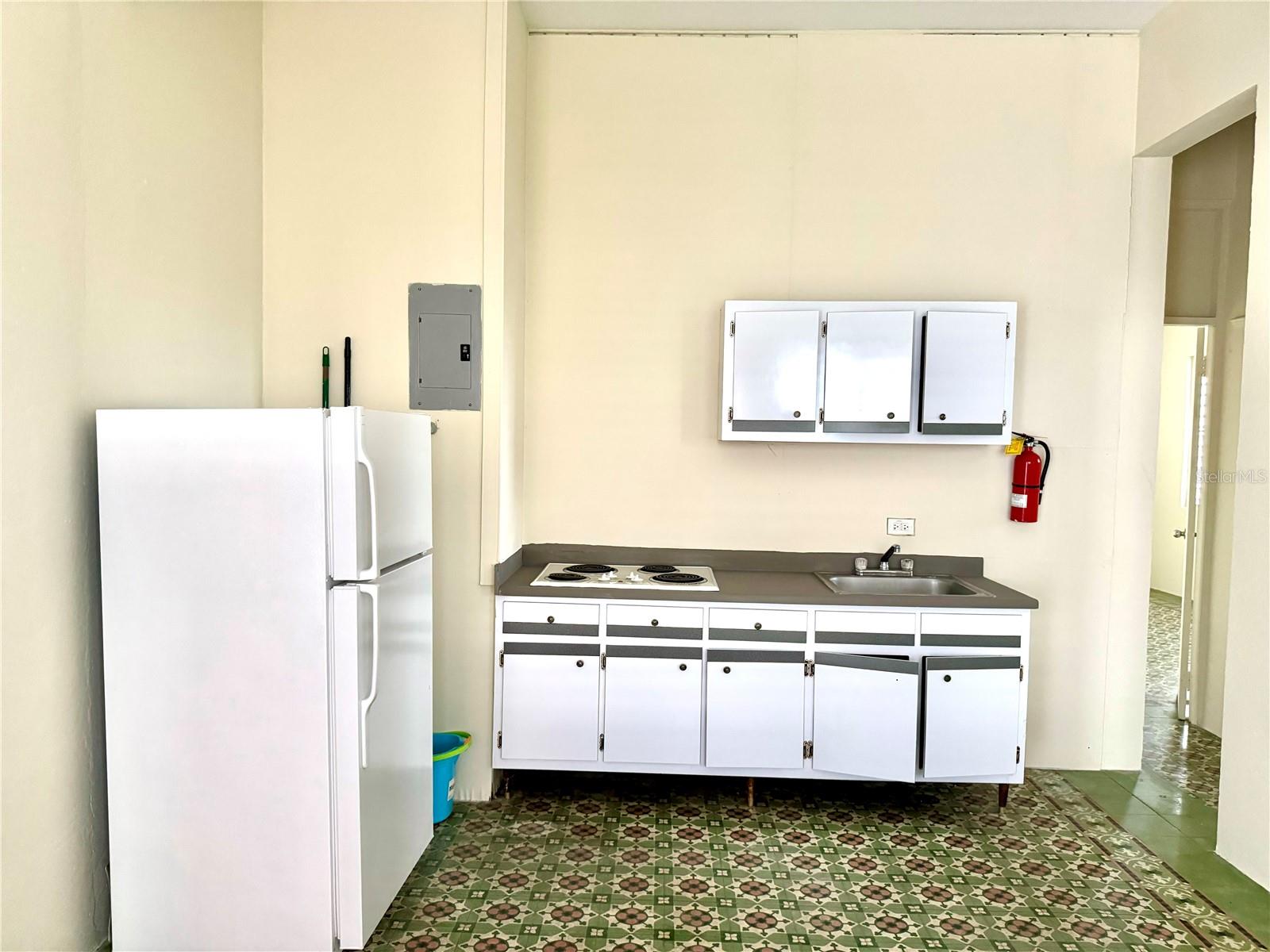 Residential area in downtown Mayaguez, close to University, restaurants, groceries, etc.
Apartment is in second level, no elevator. Parking space available, but not assigned.

Coordinates 18.203926  -67.142386