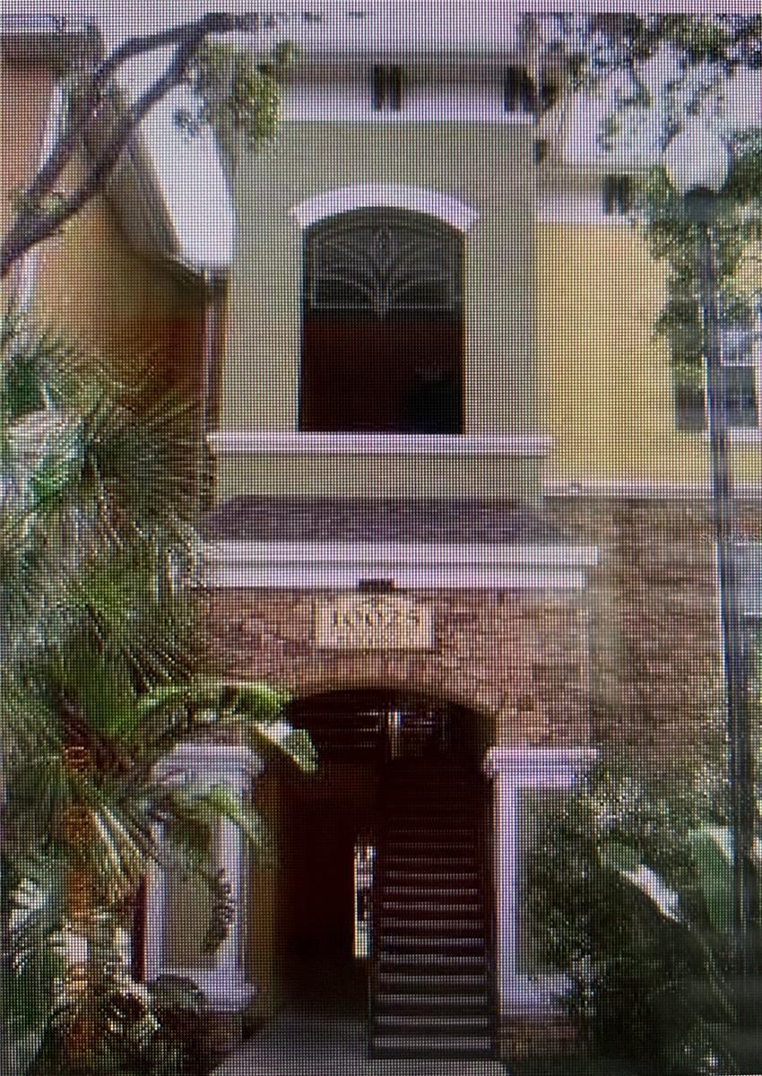 Great condo on the ground floor  is for sale!!! Beautiful Community with excellent management team! Great location for this 1BR/1BA 1st floor, in the gated community of Courtney Palms. Features include a screened balcony, desk area with bookshelves, walk-in closets, and an open kitchen, laminate floors throughout. This lovely community is located near plenty of shopping, restaurants, and all conveniences. Close proximity to the Crosstown Expressway and I-75 with easy access to downtown Tampa. Community amenities include a resort-style pool, clubhouse, racquetball, basketball, and state-of-the-art fitness center