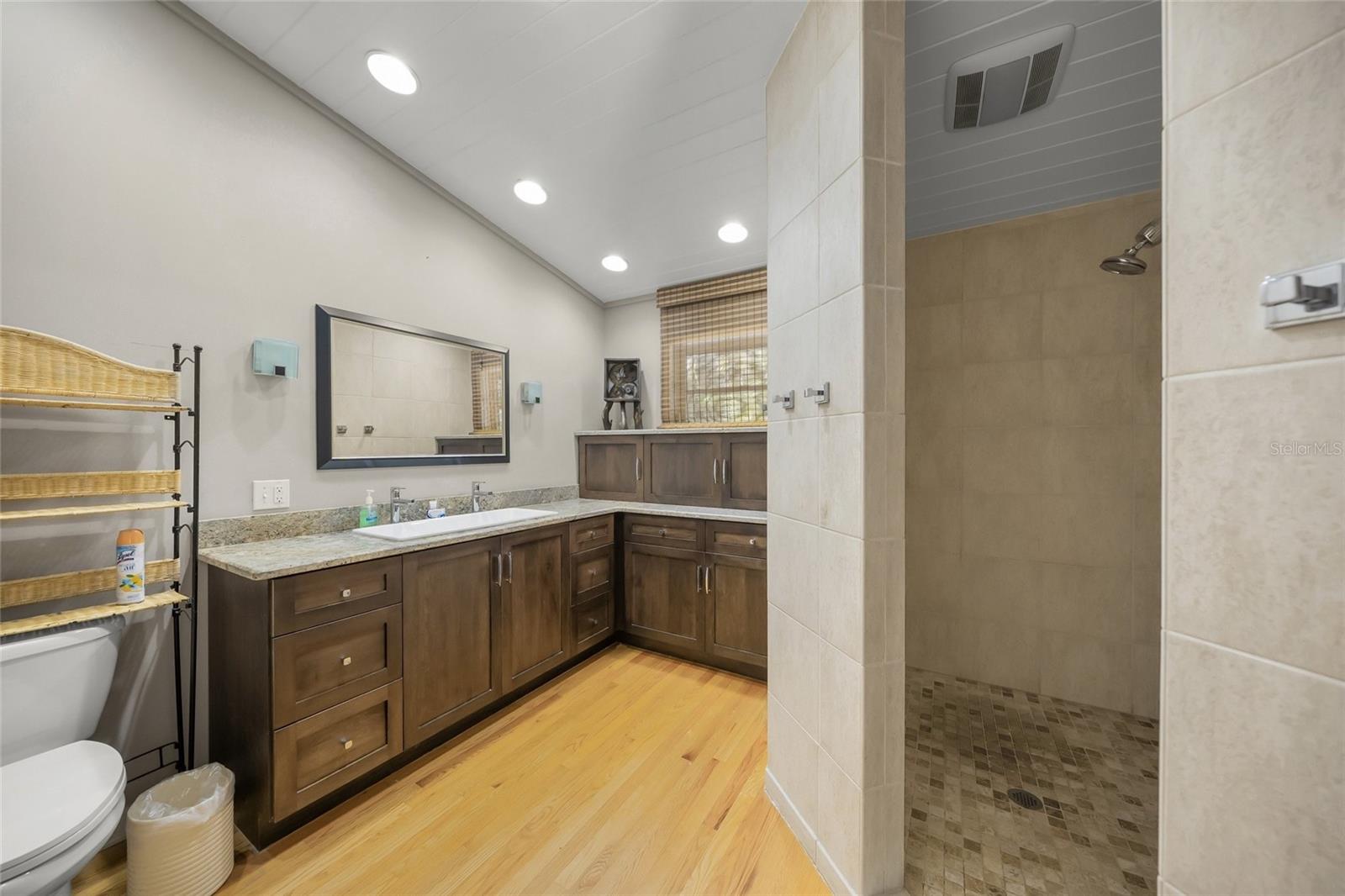 SHORELAND WOODS SUB - Residential