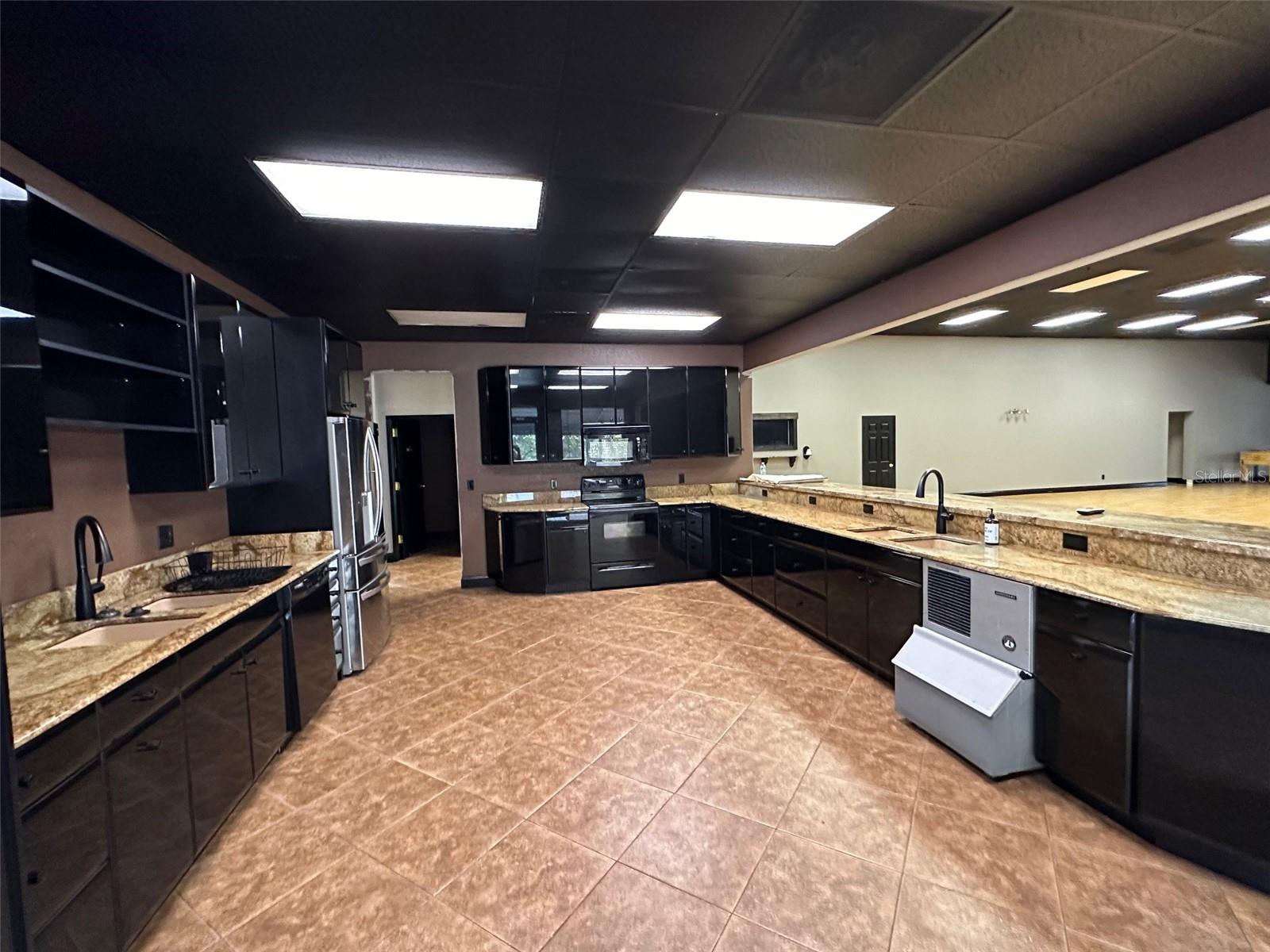 EDGEWATER NORTH COMMERCE PARK - Commercial Sale