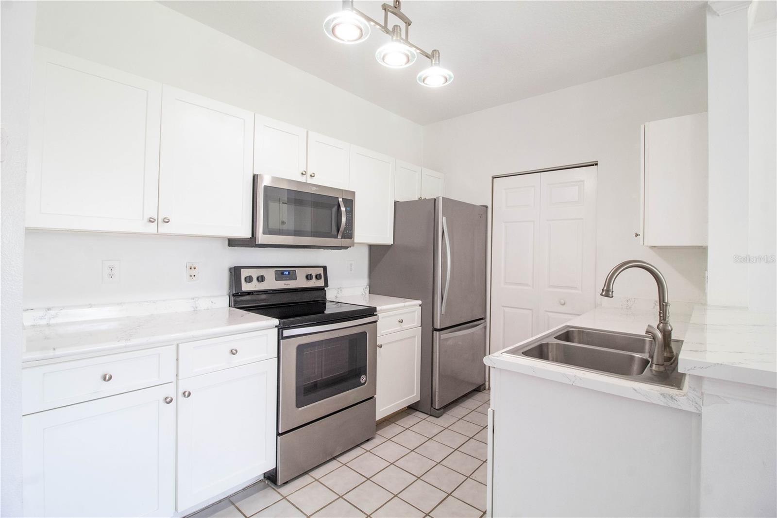 CAPRI/HUNTERS CRK CONDO - Residential