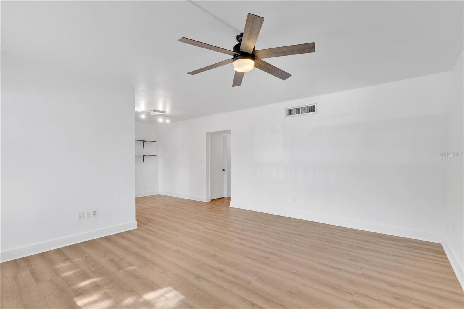 LAKE MAITLAND TERRACE APTS - Residential
