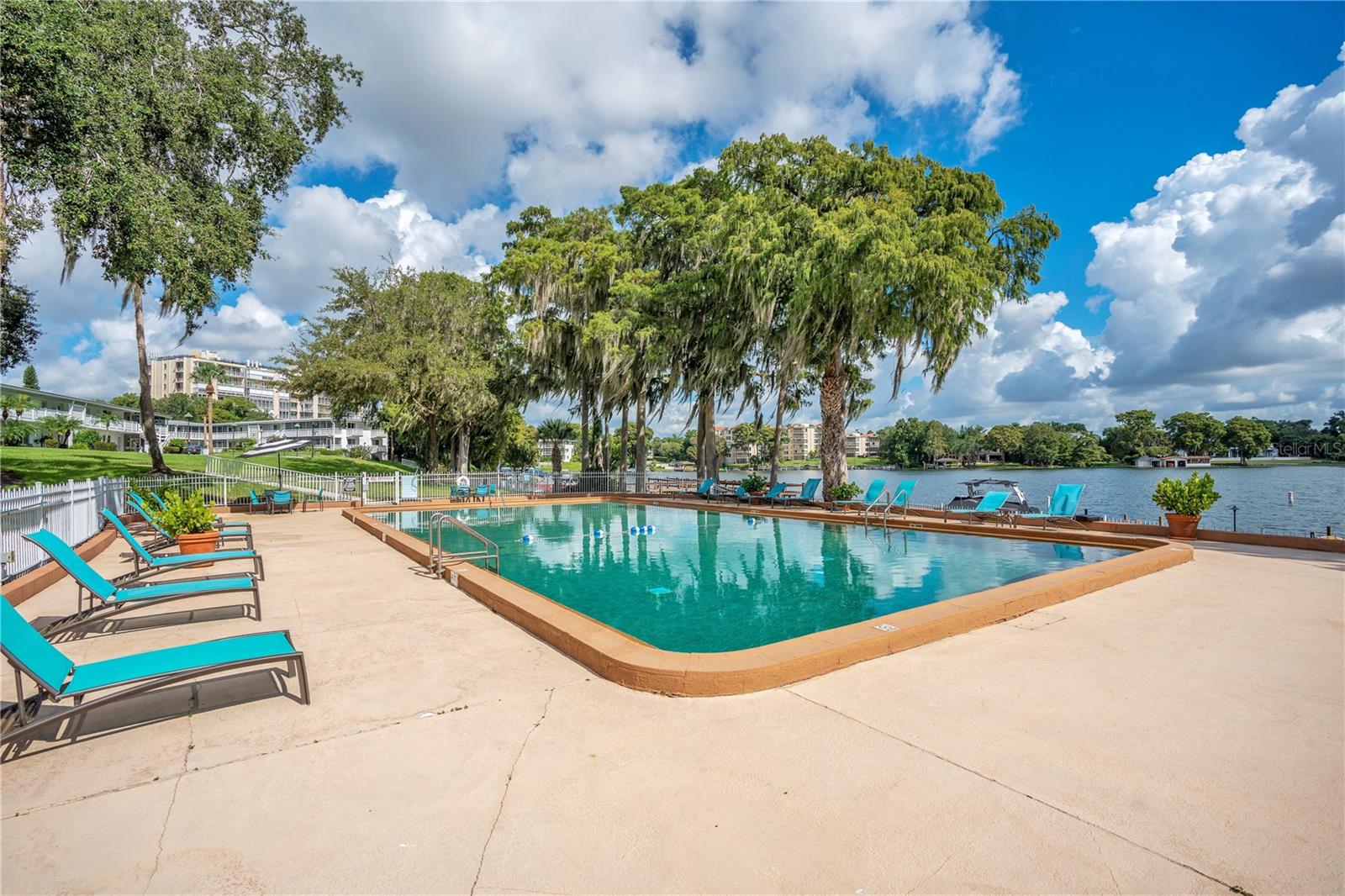 LAKE MAITLAND TERRACE APTS - Residential