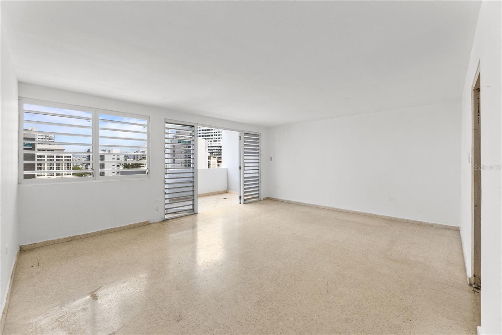 CONDOMINIUM SON SID - Residential