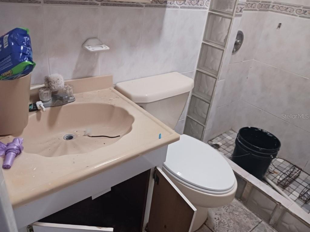 EXT. SANTA TERESITA - Residential