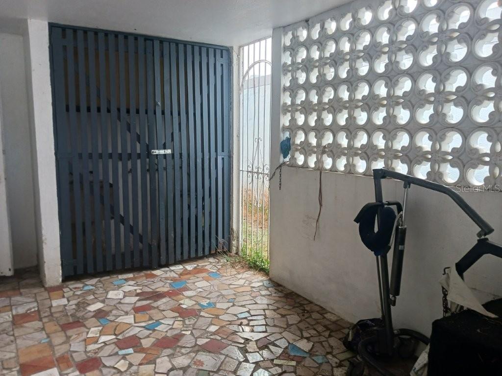EXT. SANTA TERESITA - Residential