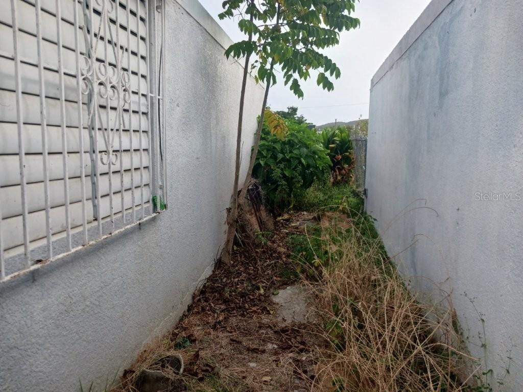 EXT. SANTA TERESITA - Residential