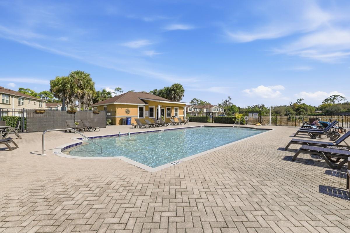 BAYSHORE COMMONS - Residential