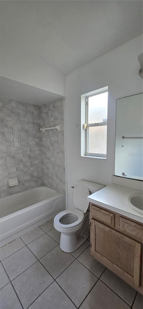 VALENCIA WOODS - Residential Lease