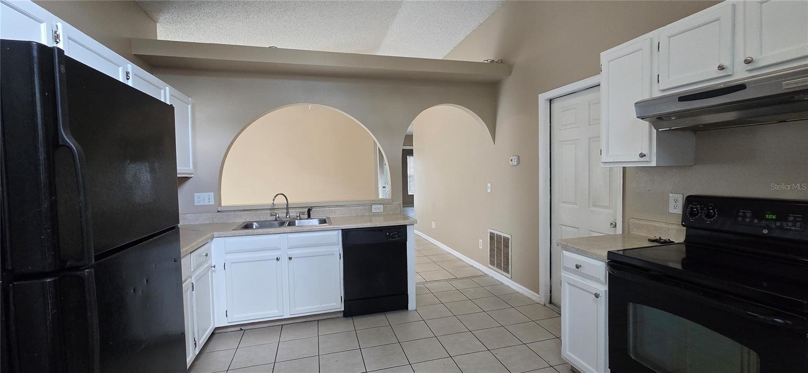 VALENCIA WOODS - Residential Lease