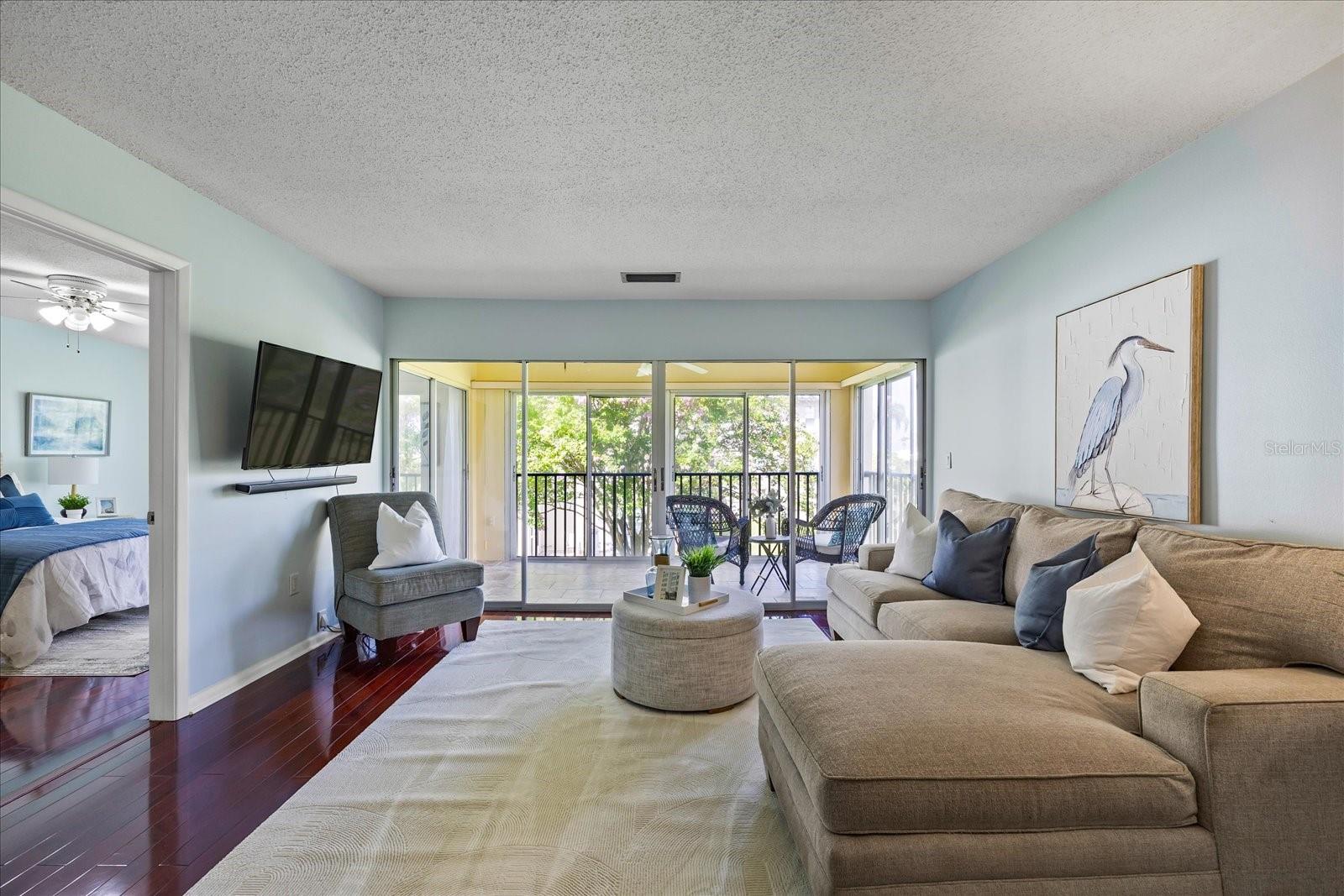 IMPERIAL POINT CONDO - Residential Lease