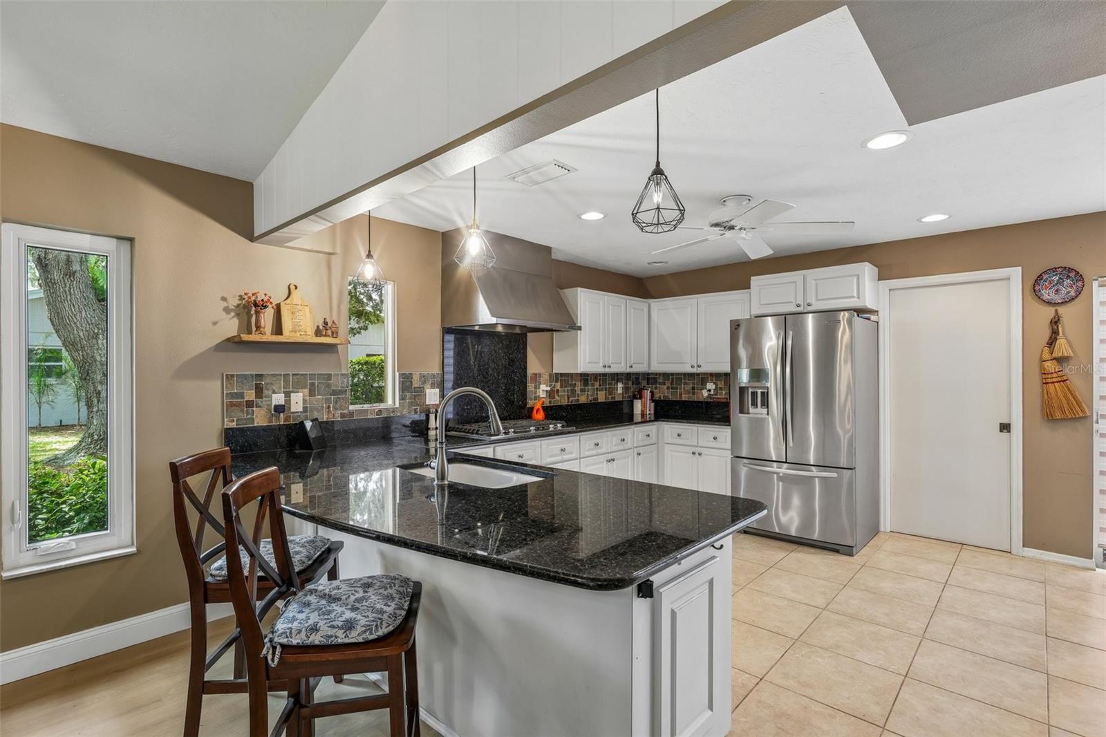 COUNTRY PLACE - Residential