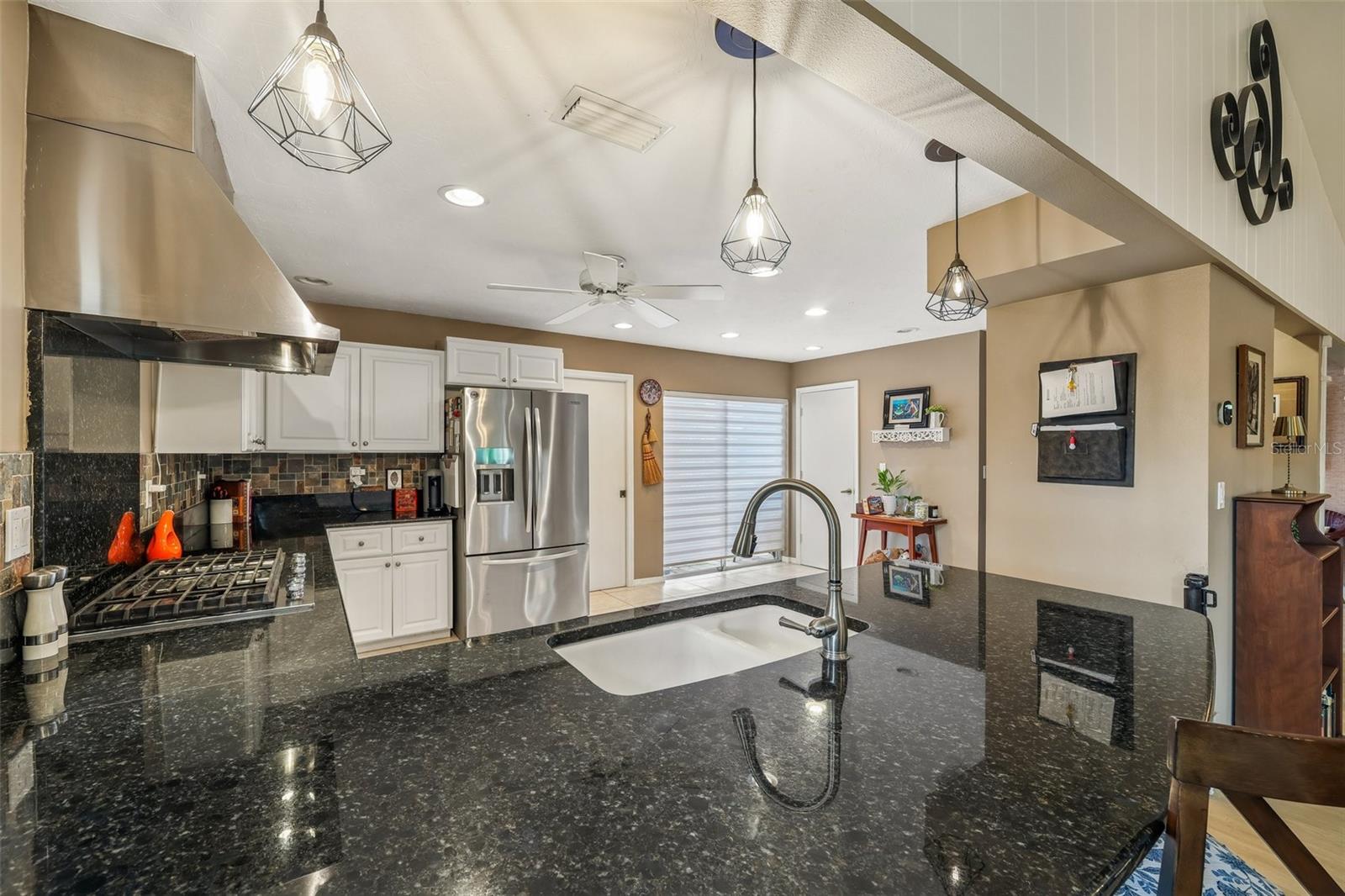 COUNTRY PLACE - Residential
