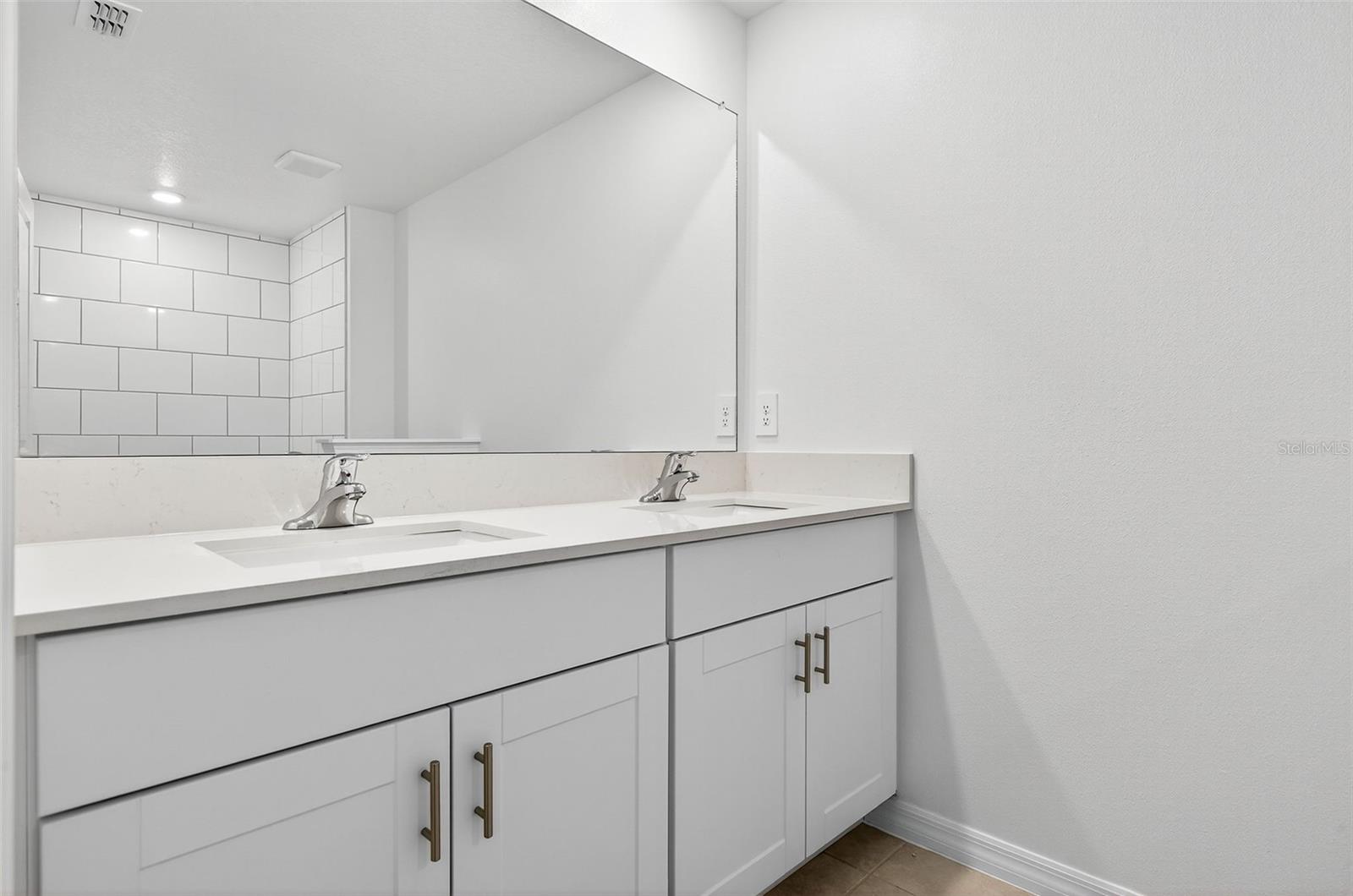 STONEGATE PRESERVE PH III - Residential Lease