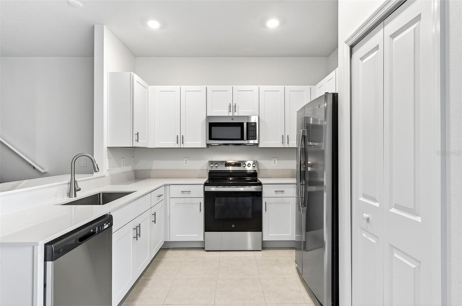 STONEGATE PRESERVE PH III - Residential Lease