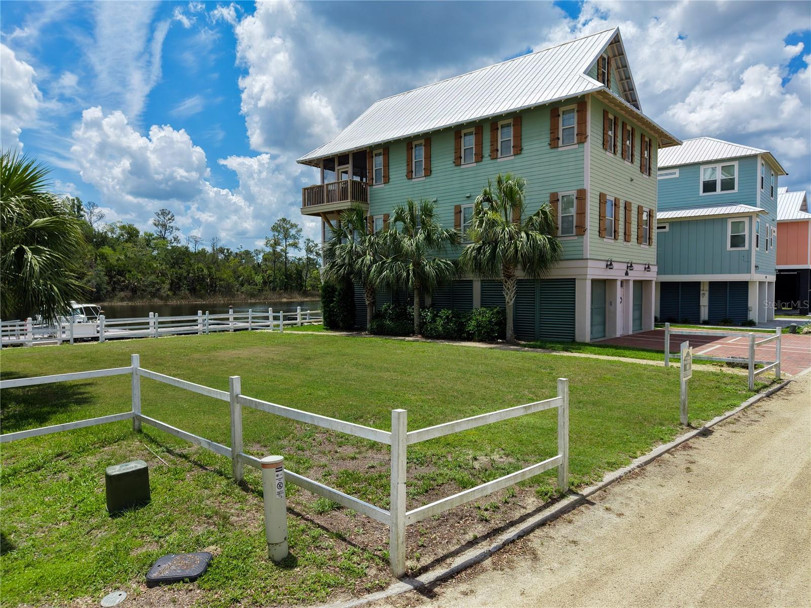STEINHATCHEE LNDG RESORT - Land