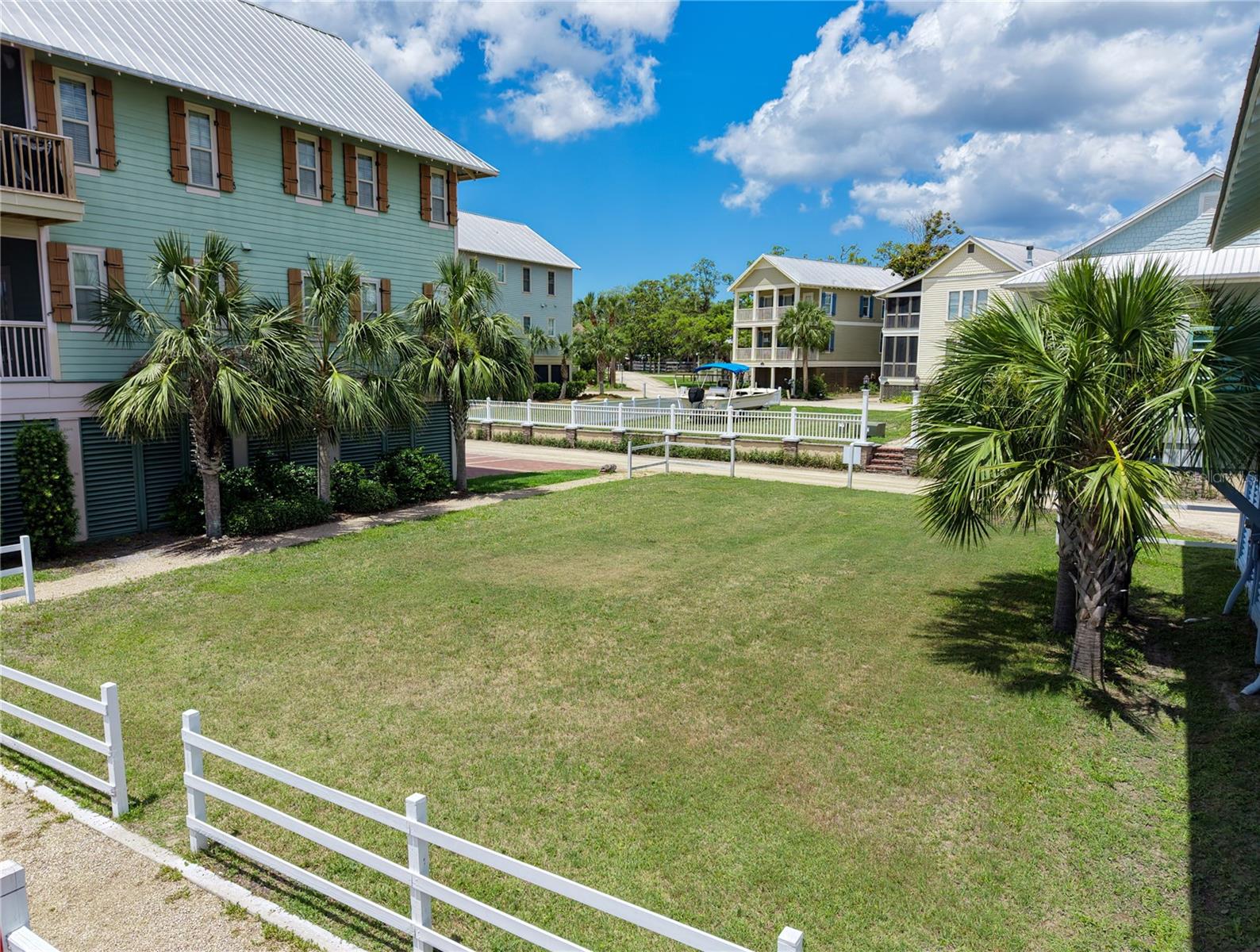 STEINHATCHEE LNDG RESORT - Land