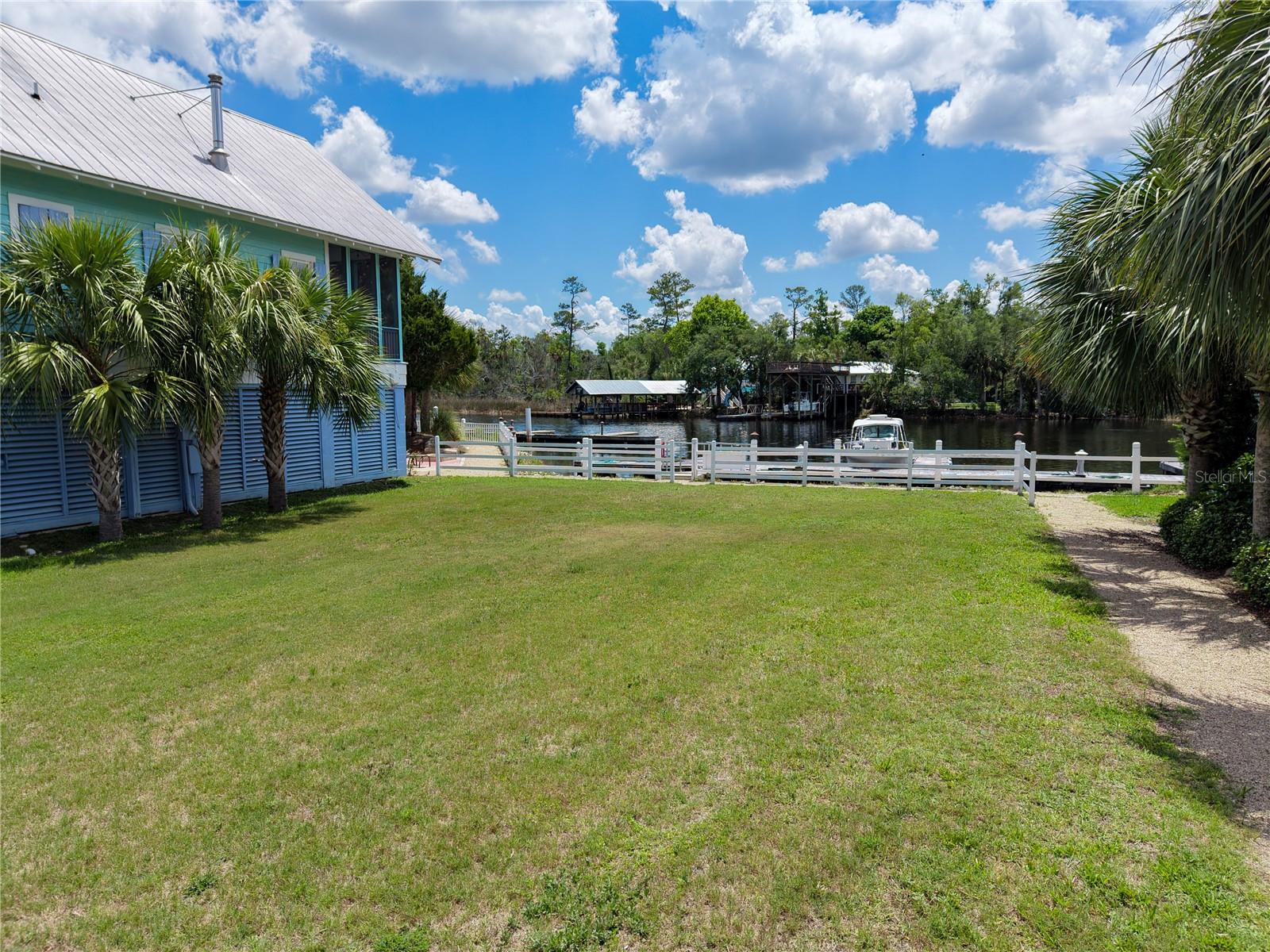 STEINHATCHEE LNDG RESORT - Land
