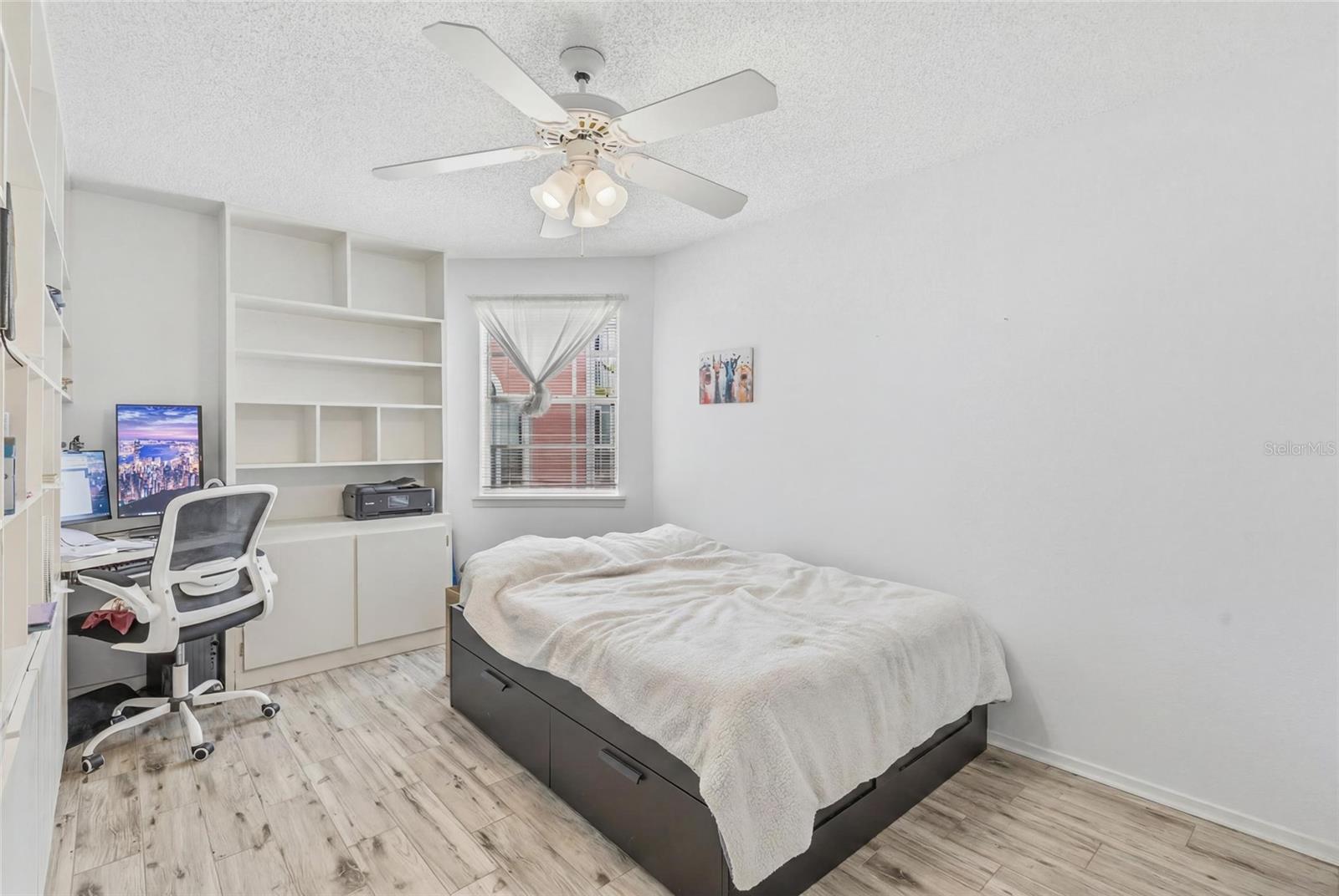 MALLORY SQUARE A CONDO - Residential