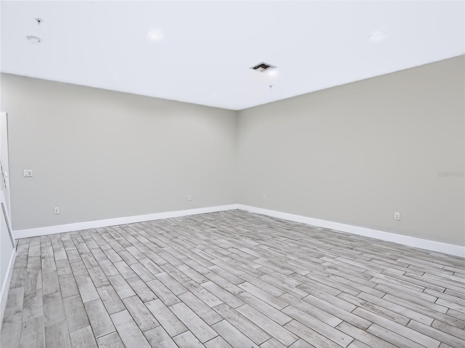COBBLESTONE WALK AT KALEY # 6 - Residential