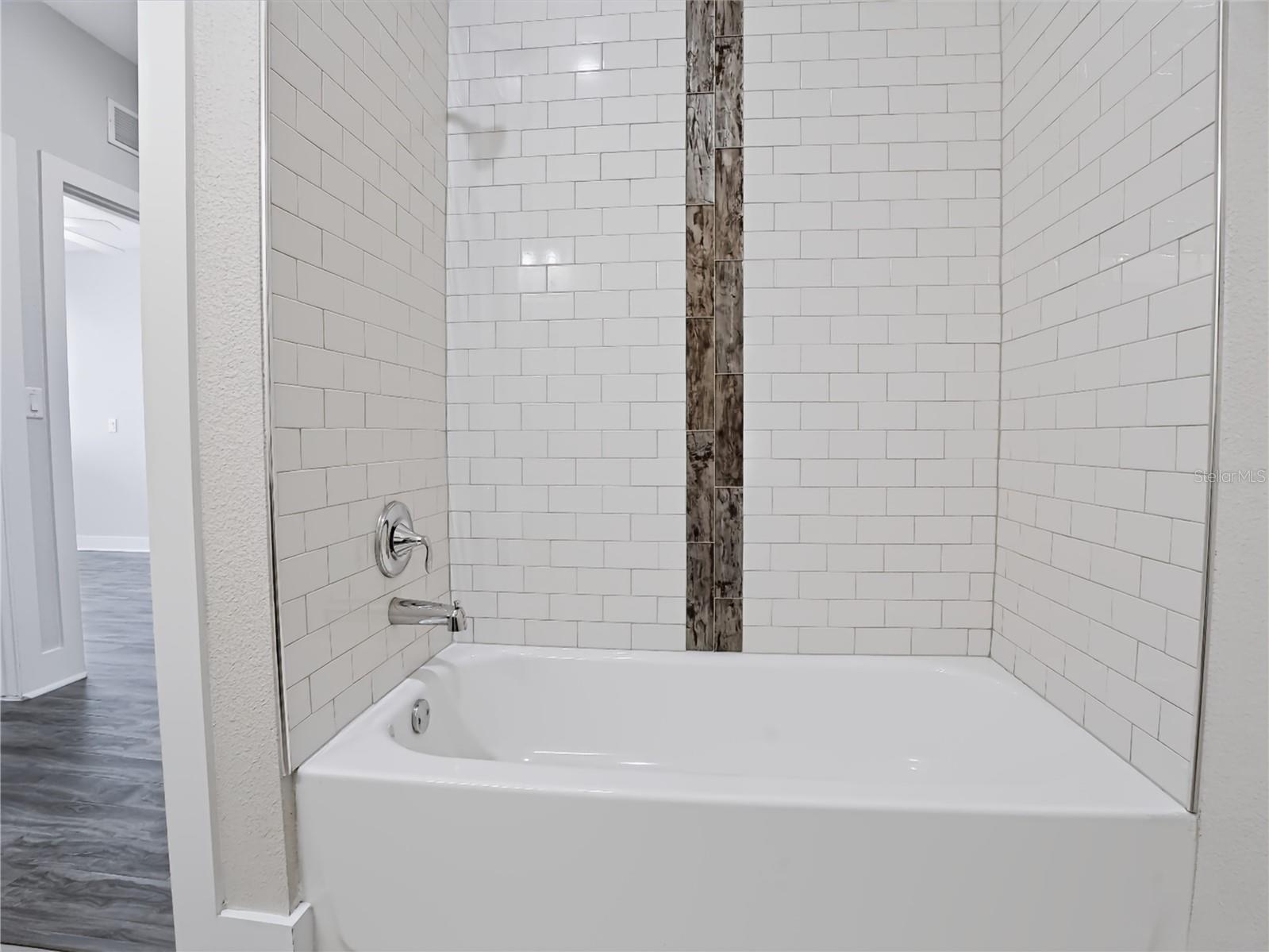 COBBLESTONE WALK AT KALEY # 6 - Residential