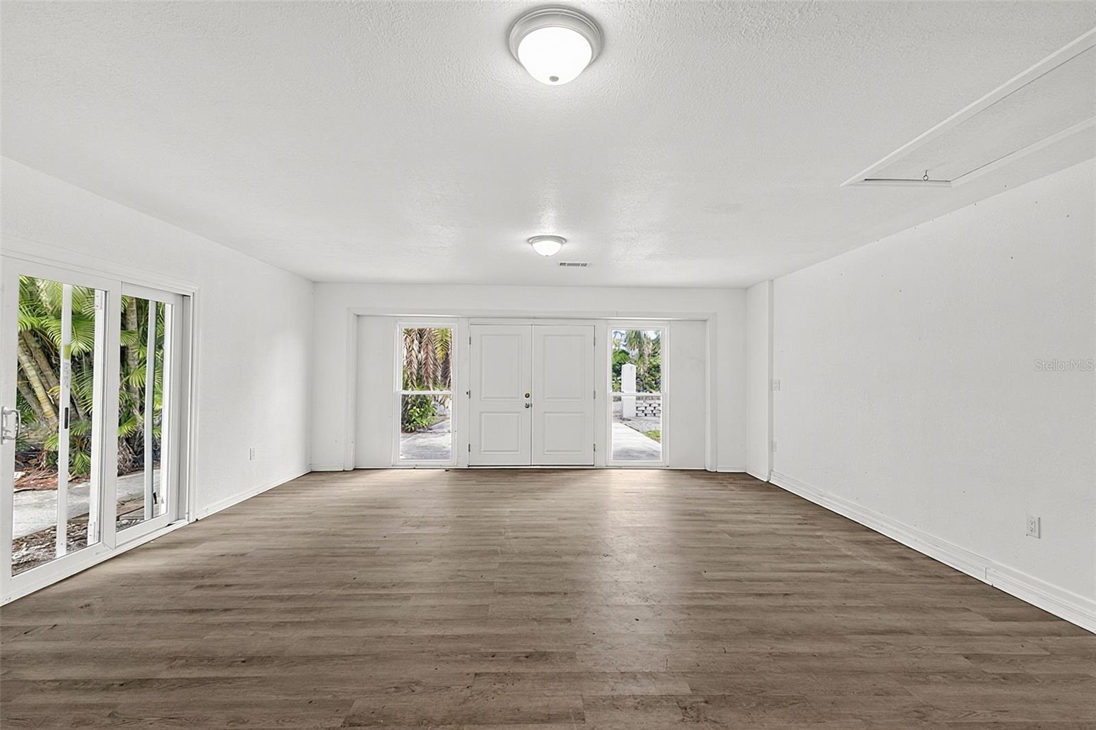 SOUTH VENICE - Residential