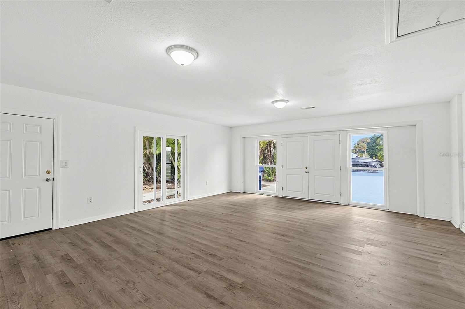 SOUTH VENICE - Residential