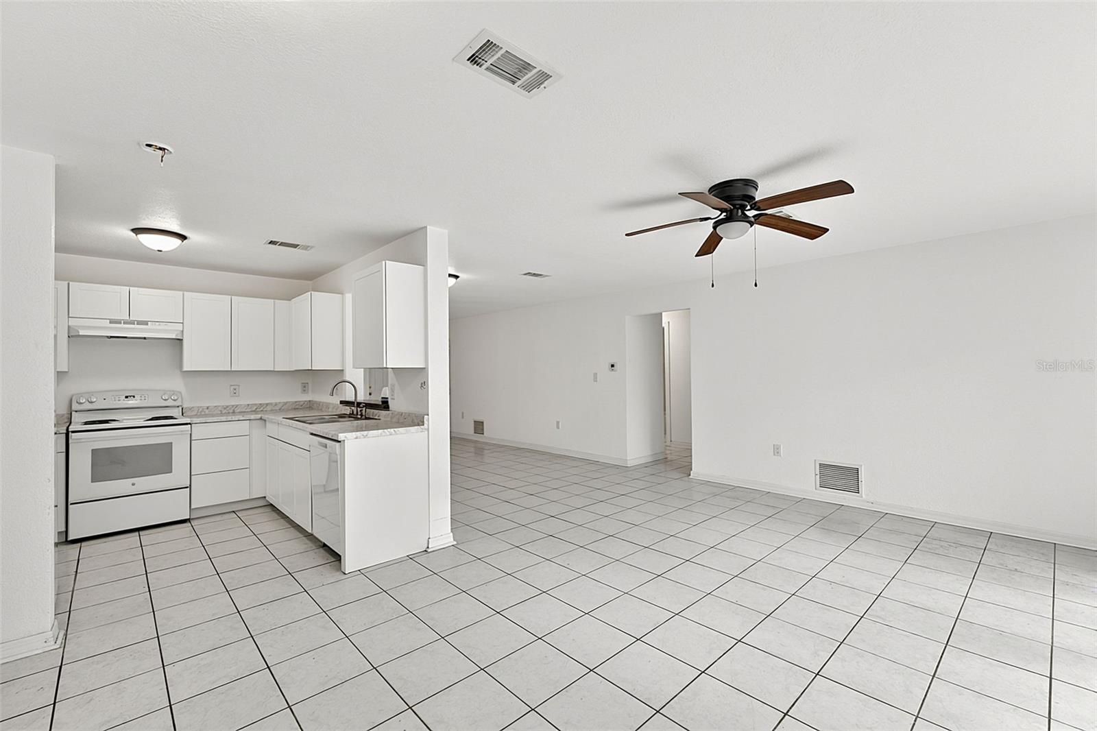 SOUTH VENICE - Residential