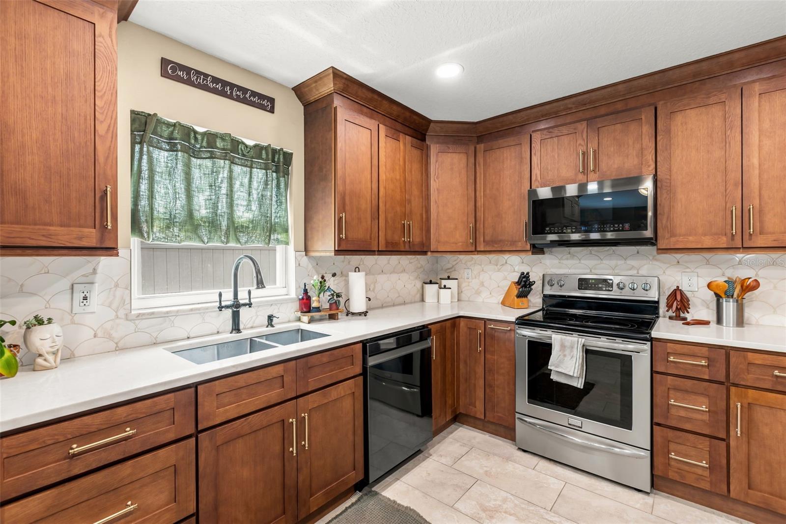 WOODSIDE VILLAGE - Residential
