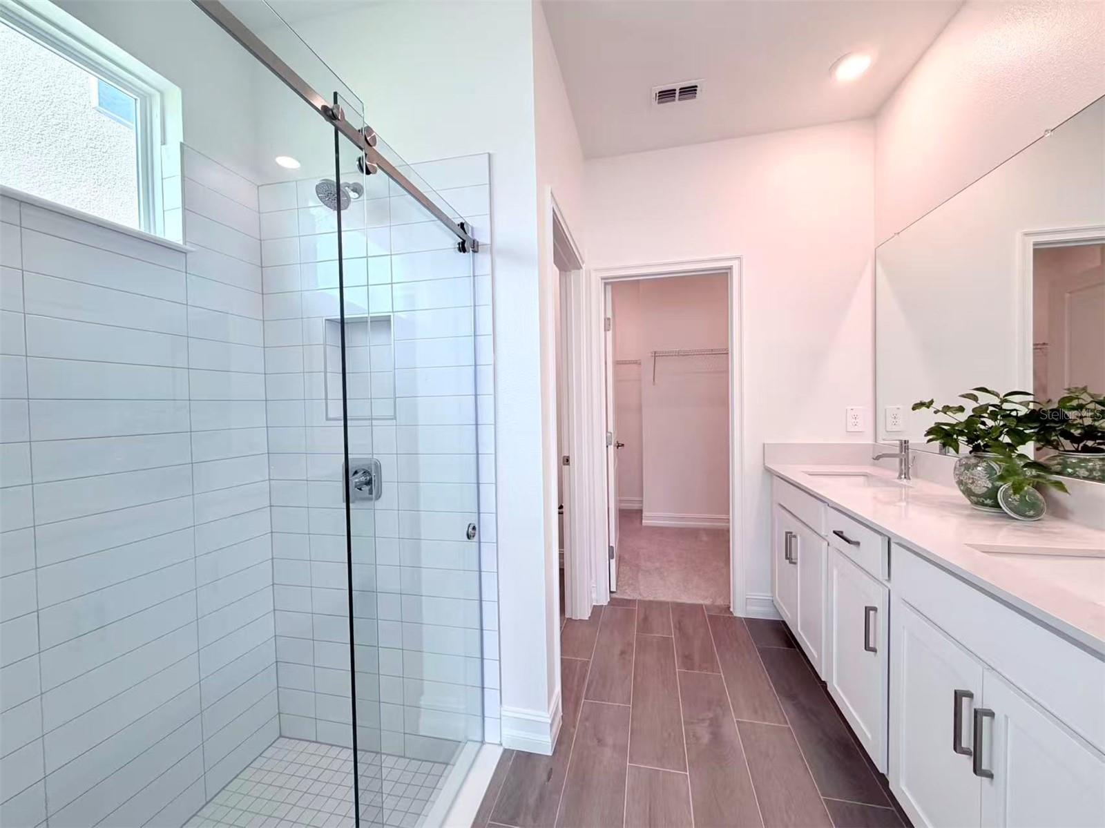 TWO RIVERS - Residential Lease