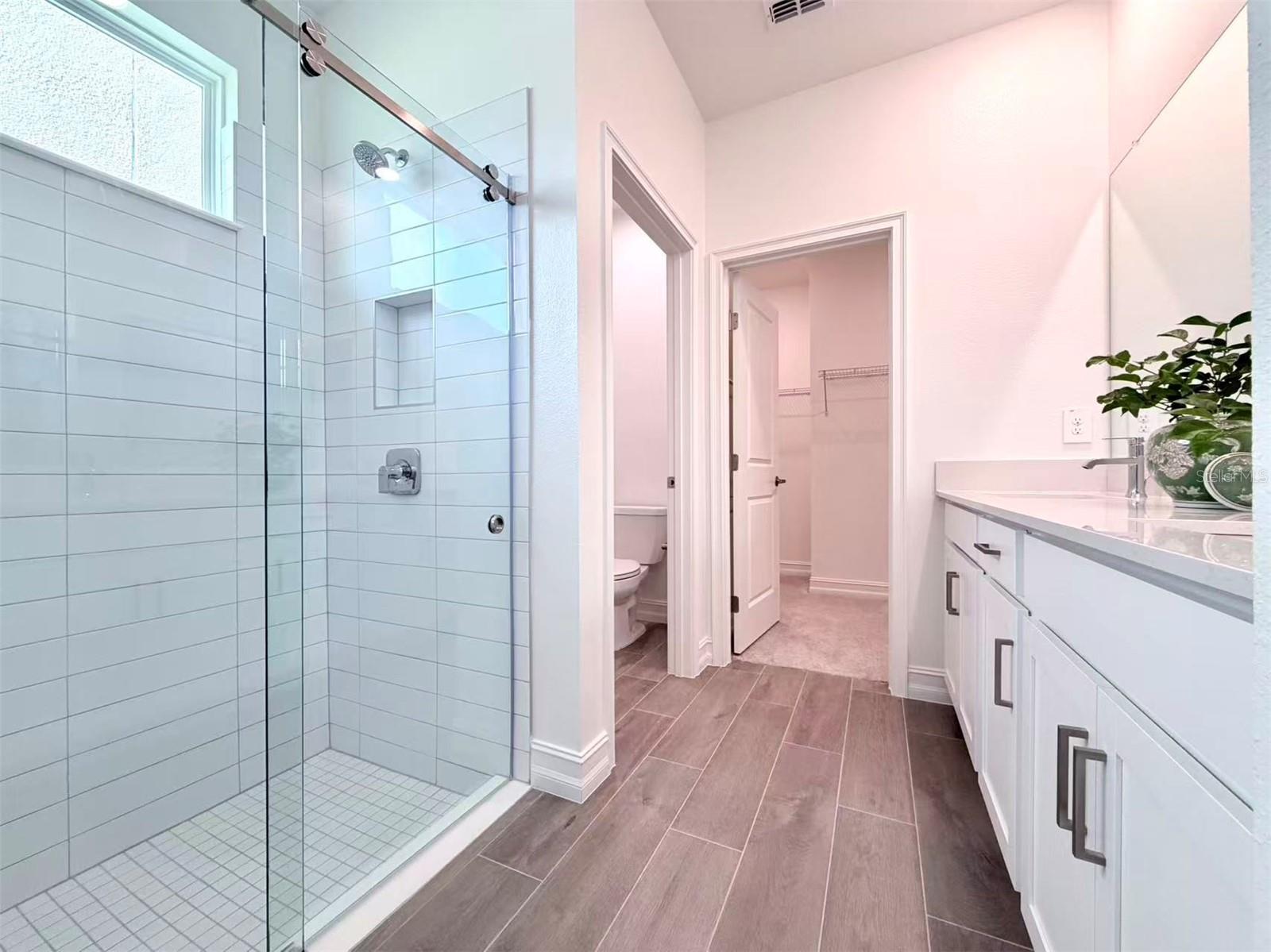 TWO RIVERS - Residential Lease