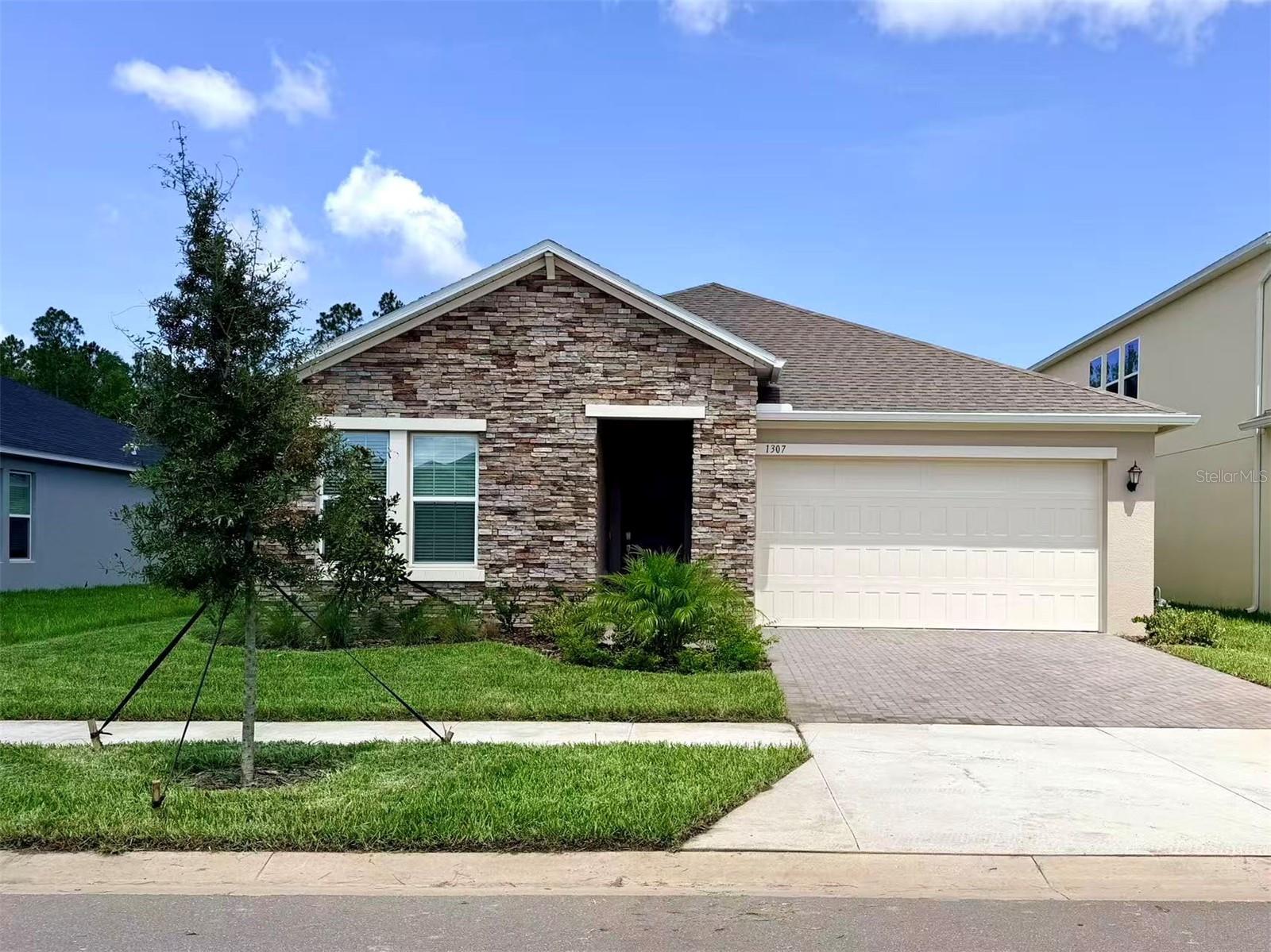 TWO RIVERS - Residential Lease
