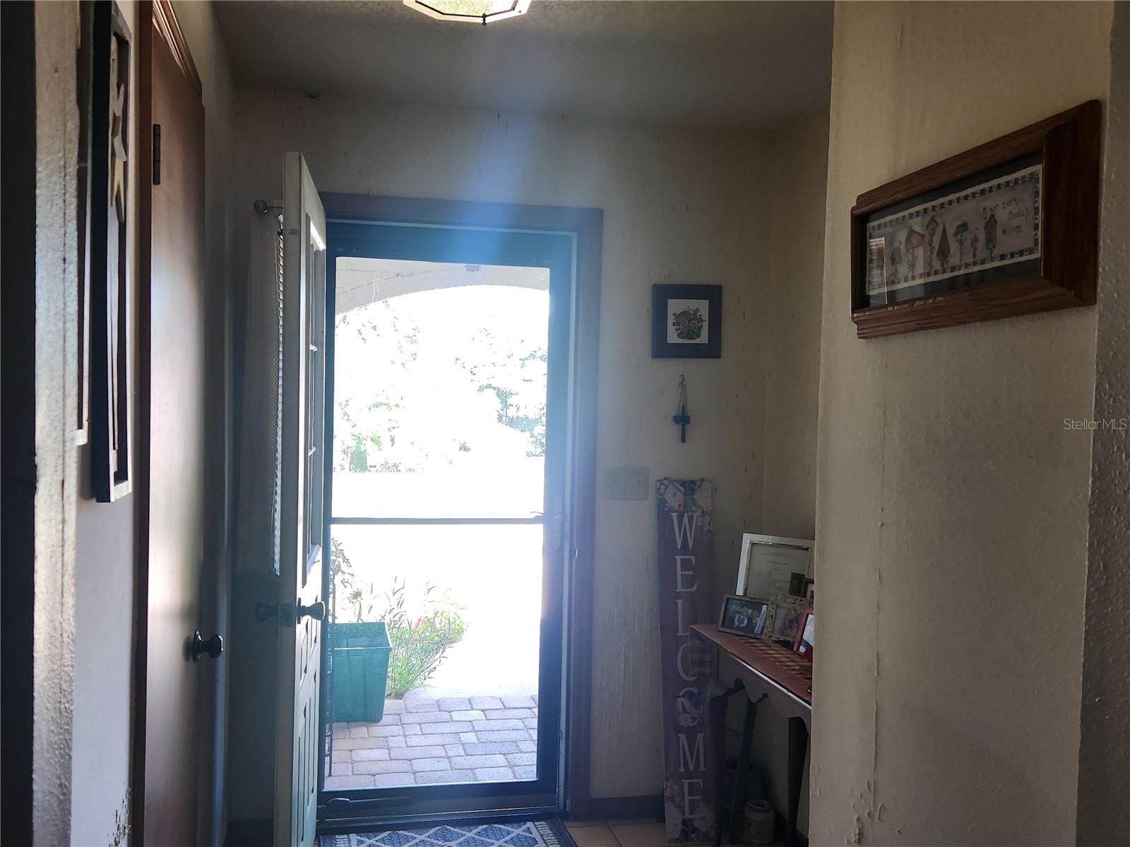 SPRING HILL UNIT 16 BLK 995 LOT 17 - Residential