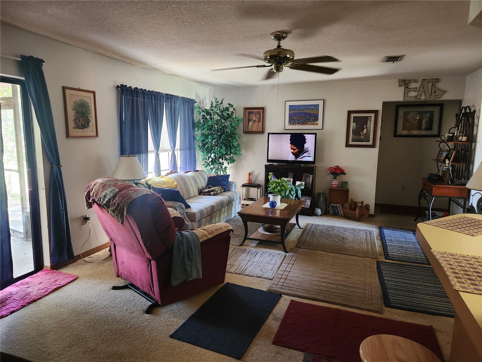 SPRING HILL UNIT 16 BLK 995 LOT 17 - Residential