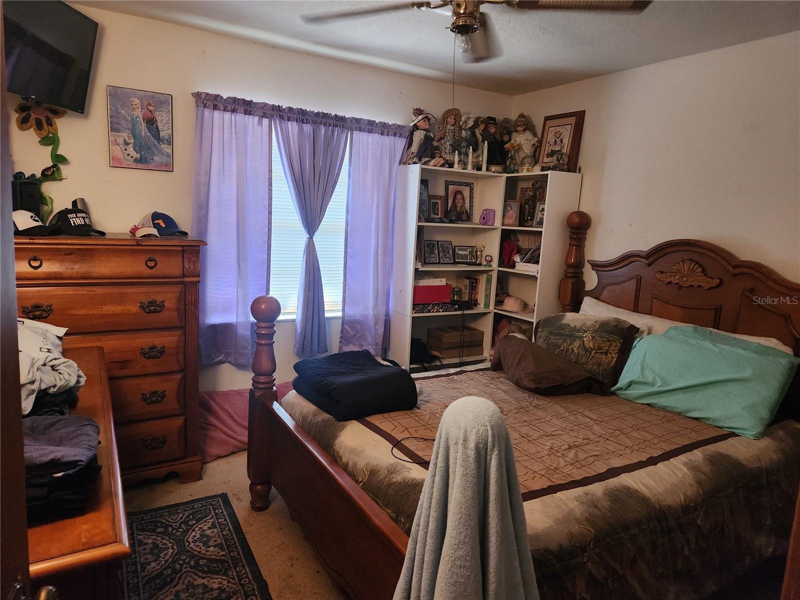 SPRING HILL UNIT 16 BLK 995 LOT 17 - Residential