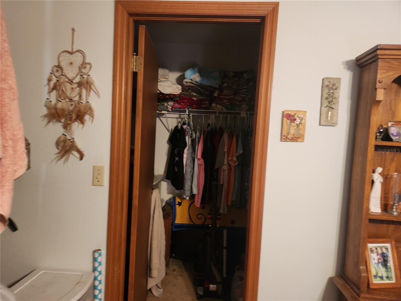 SPRING HILL UNIT 16 BLK 995 LOT 17 - Residential